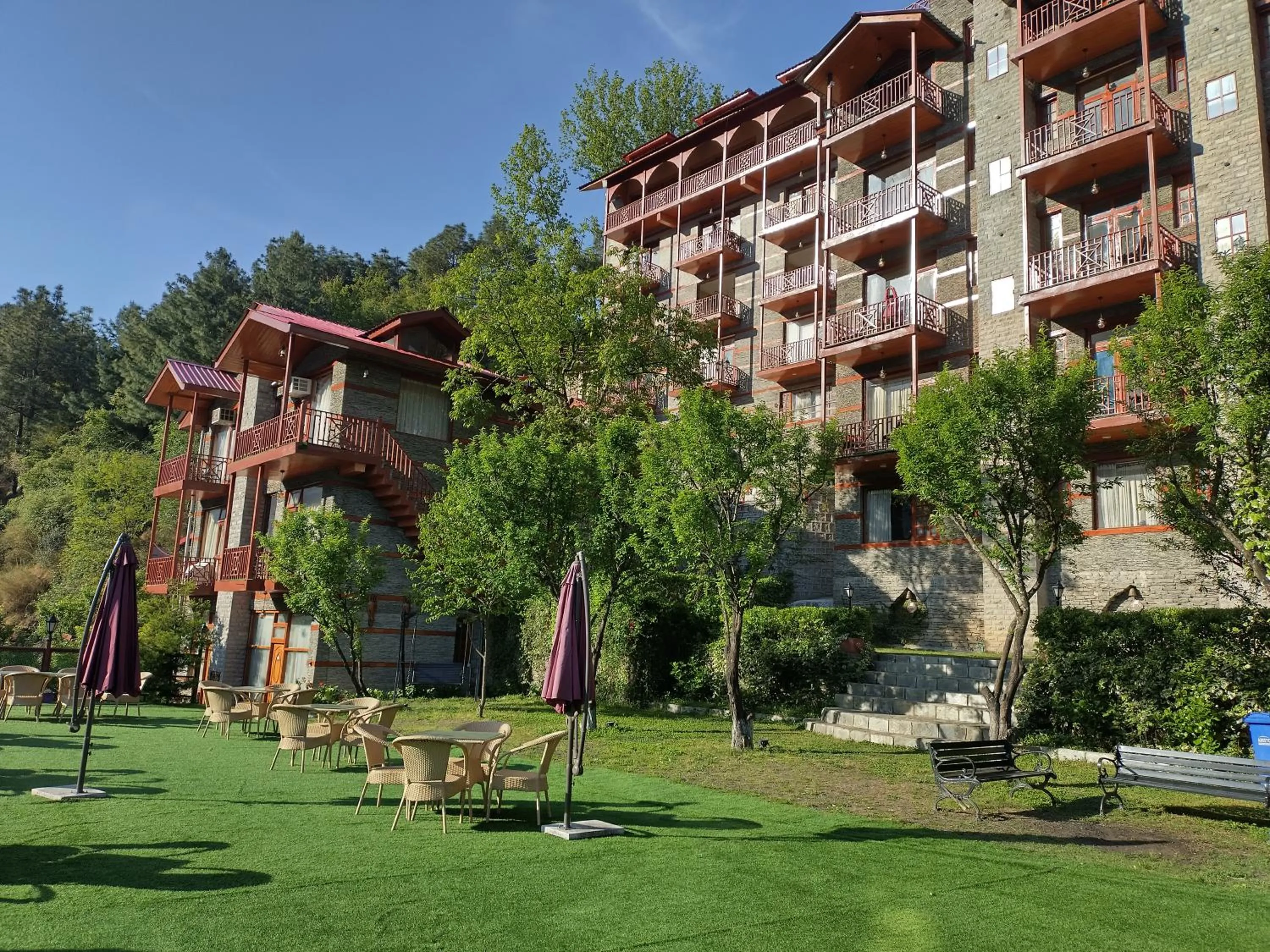 Facade/entrance in Regenta Inn by Riverside Manali