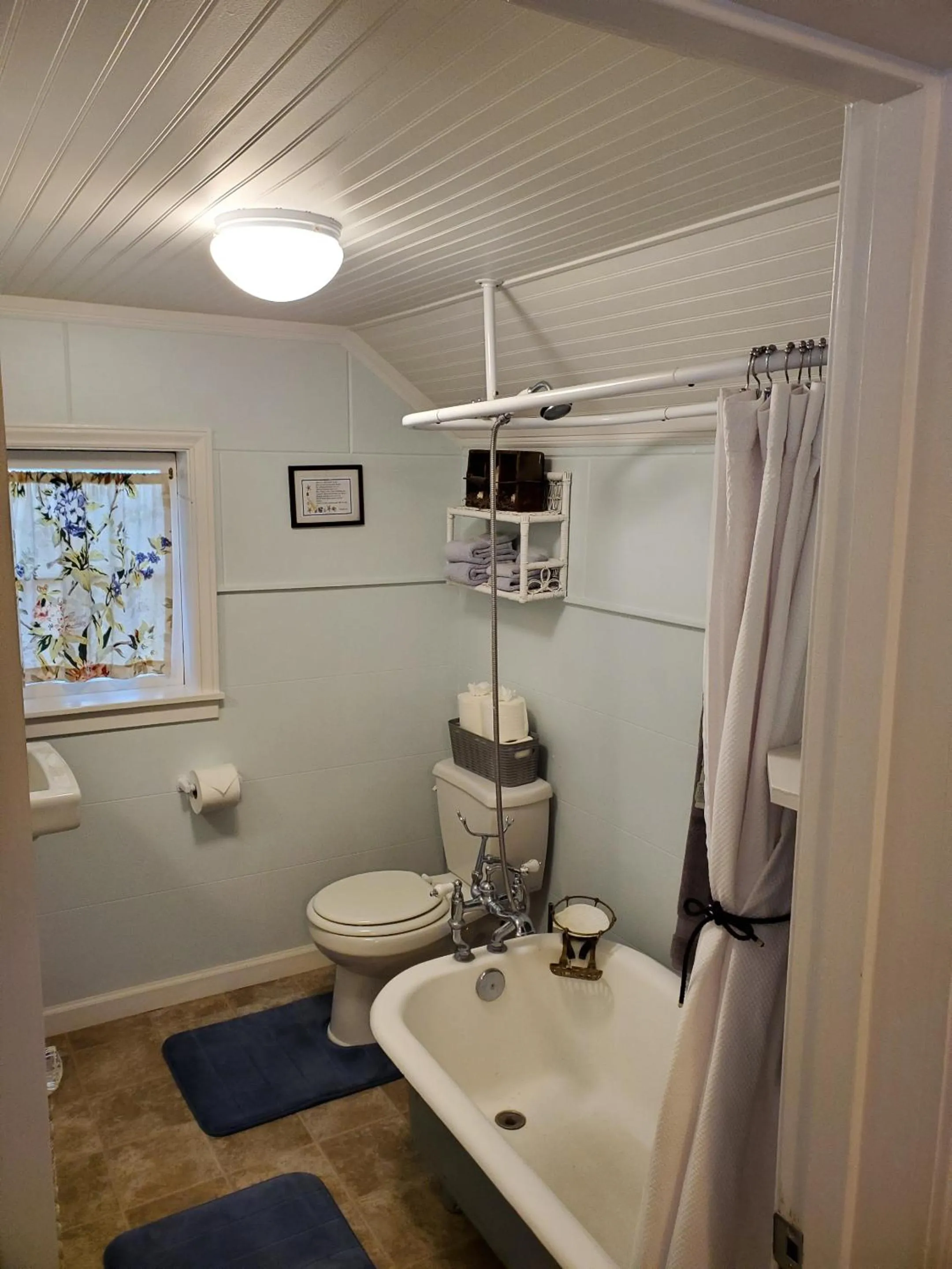 Bathroom in Bay Cottage Getaway