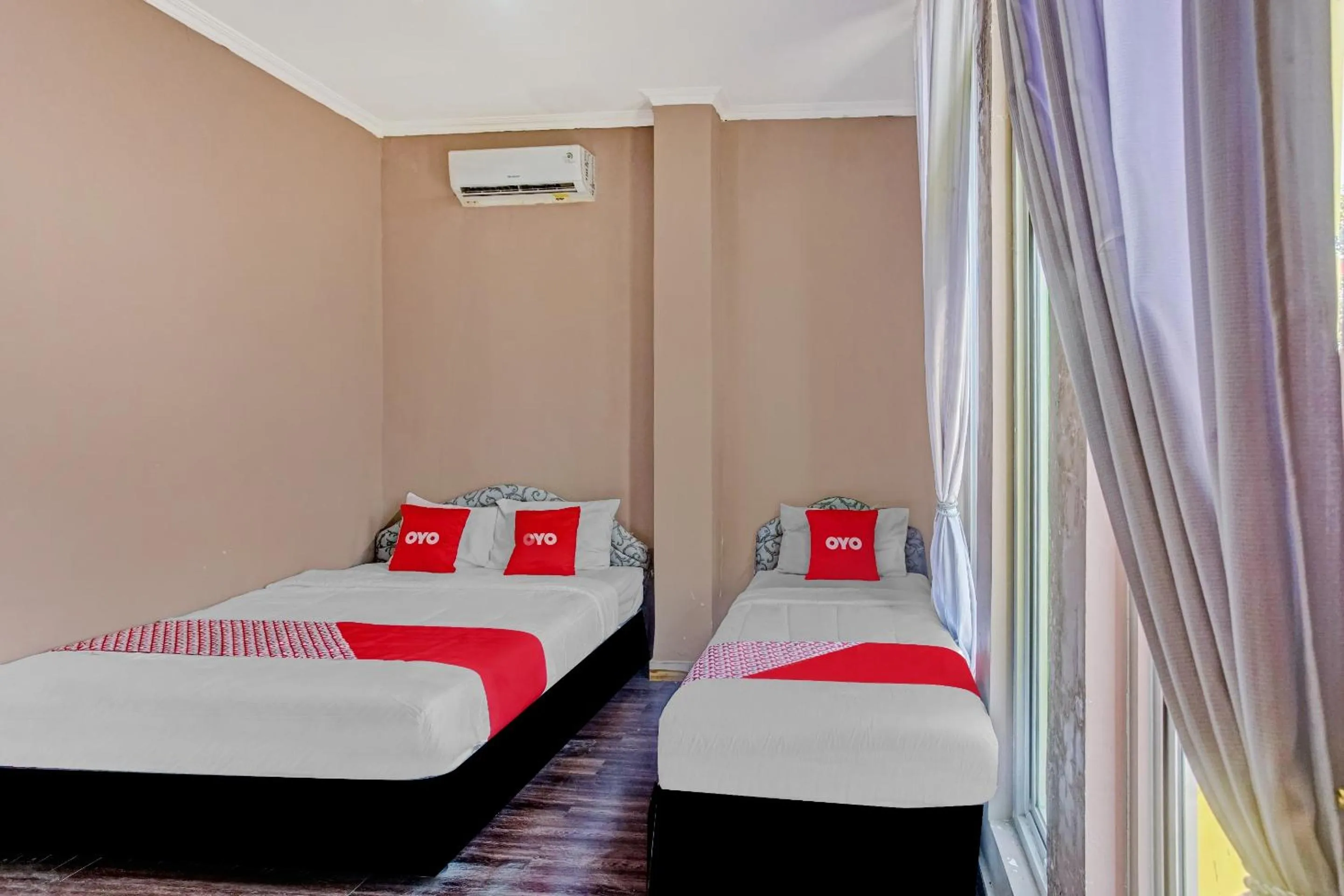 Bedroom, Bed in Hotel O Enggal Near Gor Saburai Formerly Hotel Pelangi