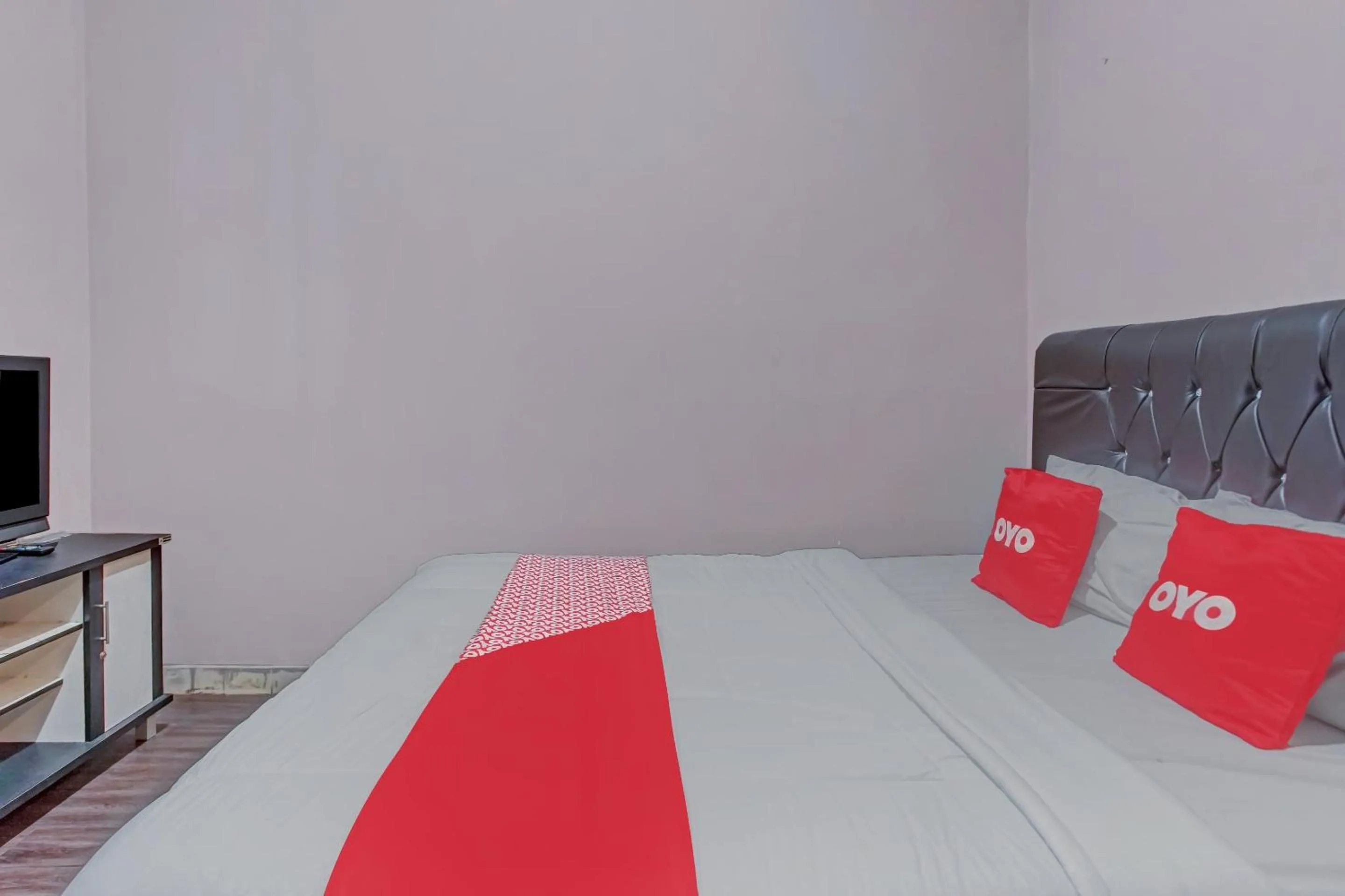 Bedroom, Bed in Hotel O Enggal Near Gor Saburai Formerly Hotel Pelangi