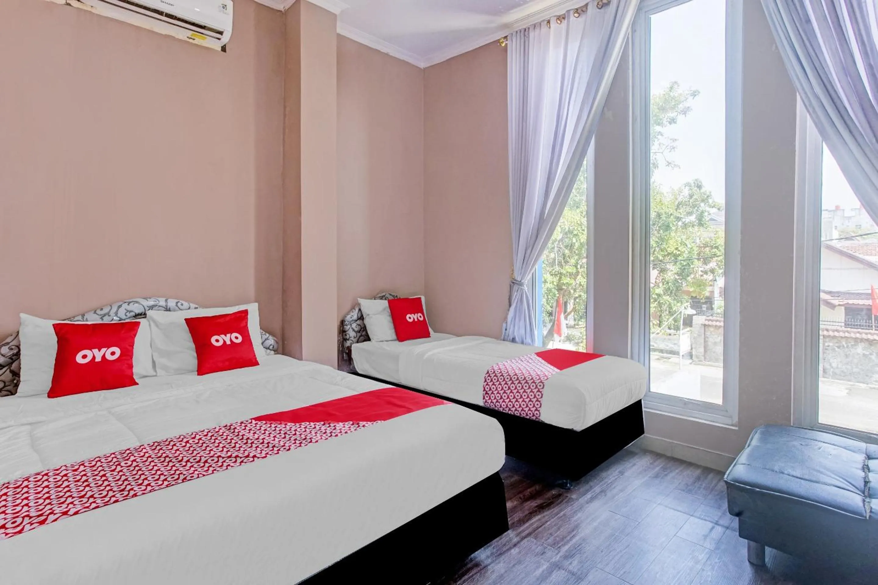 Bedroom, Bed in Hotel O Enggal Near Gor Saburai Formerly Hotel Pelangi