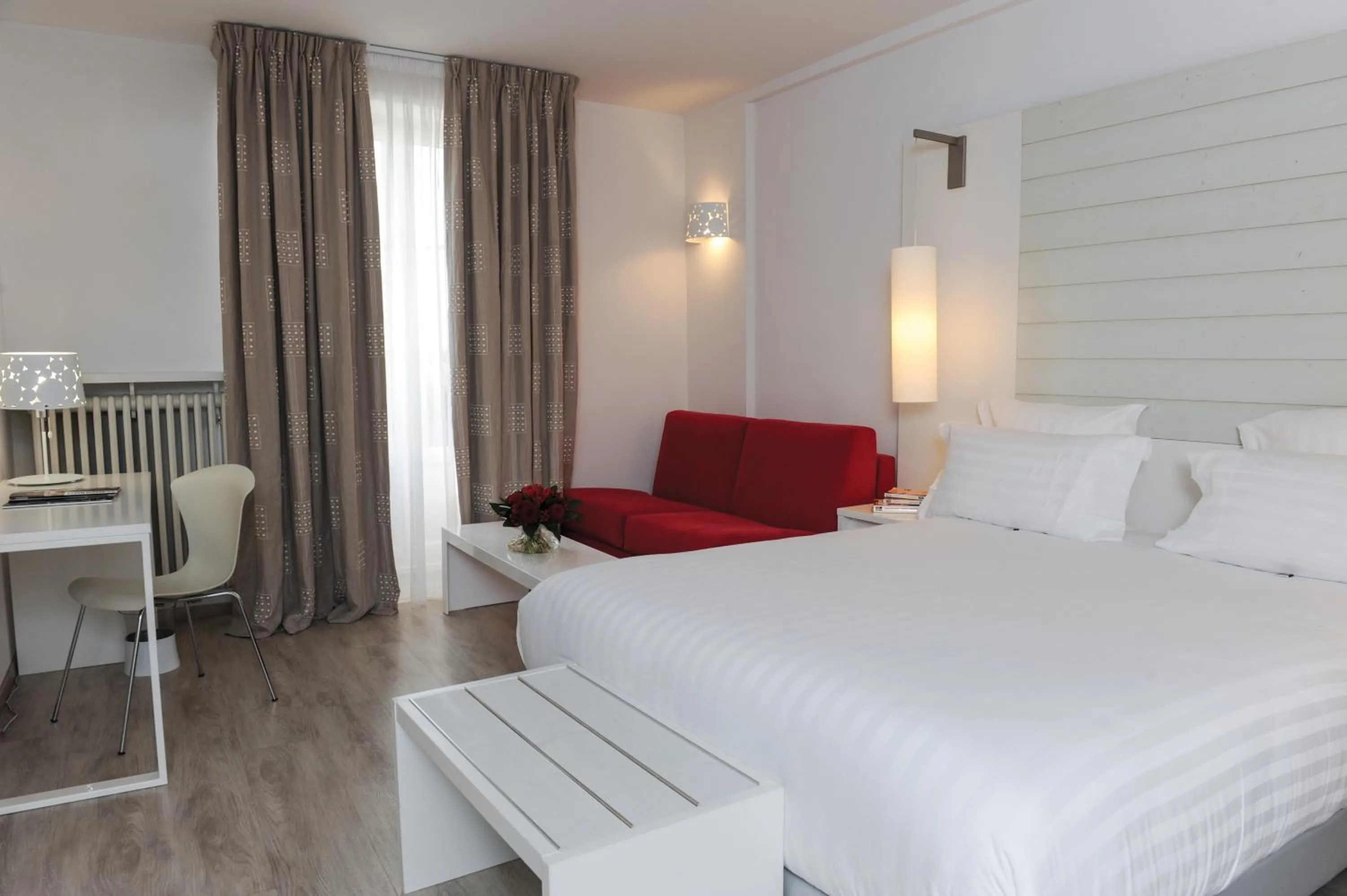 Bedroom, Bed in Le Grand Hotel