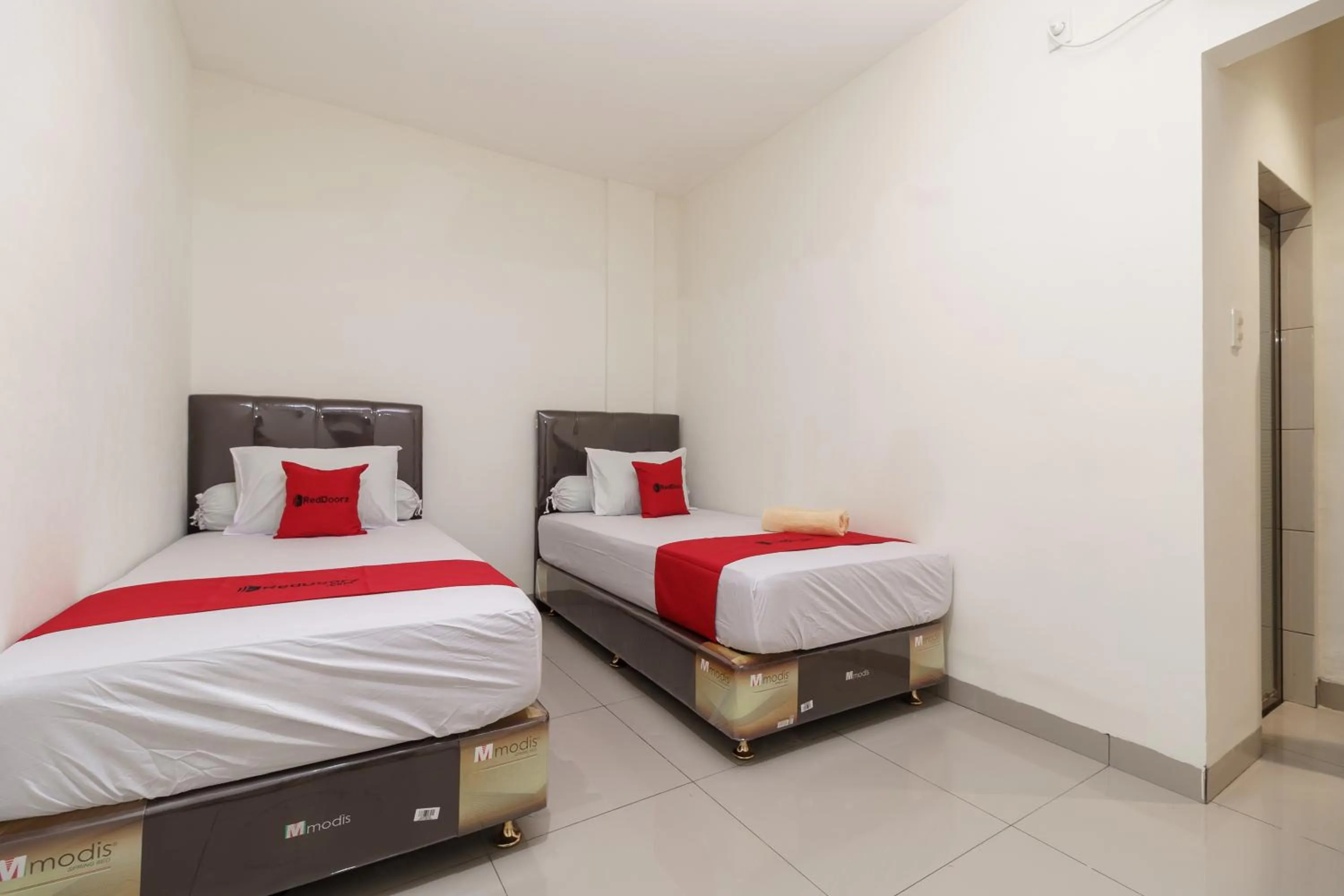 Bed in RedDoorz Syariah near Universitas Serambi Mekkah