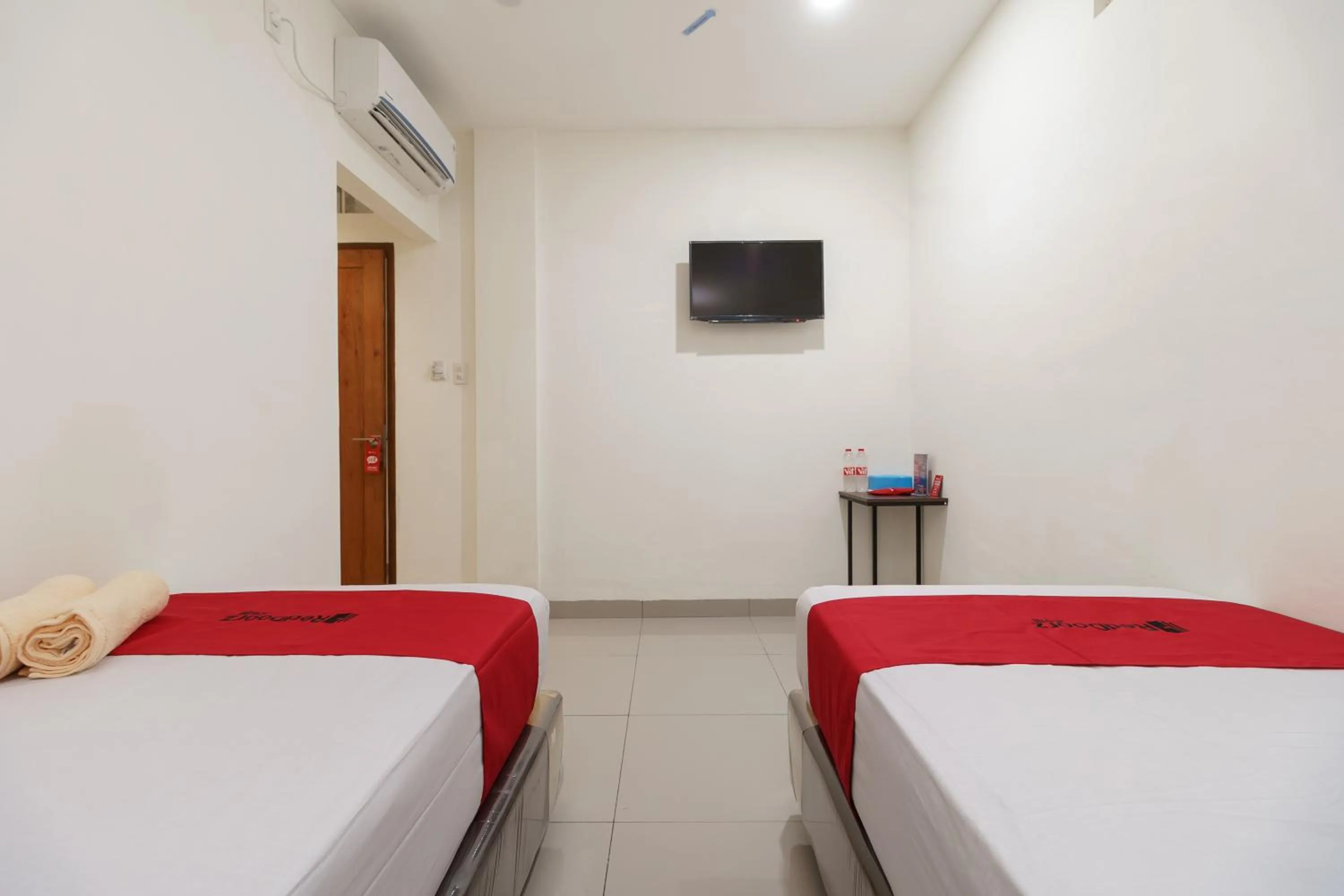 Bedroom in RedDoorz Syariah near Universitas Serambi Mekkah