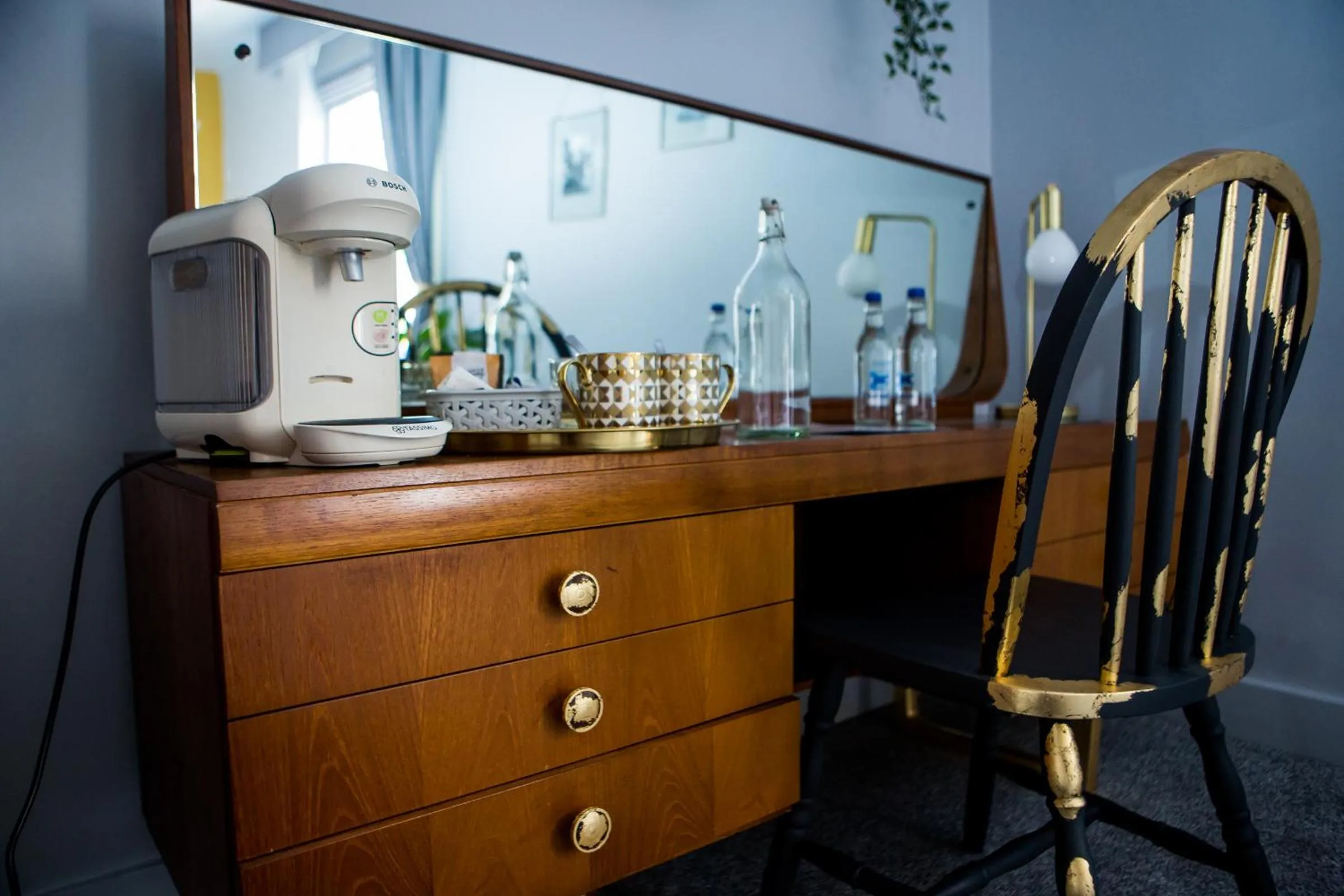 Bedroom in The Golden Lion Inn