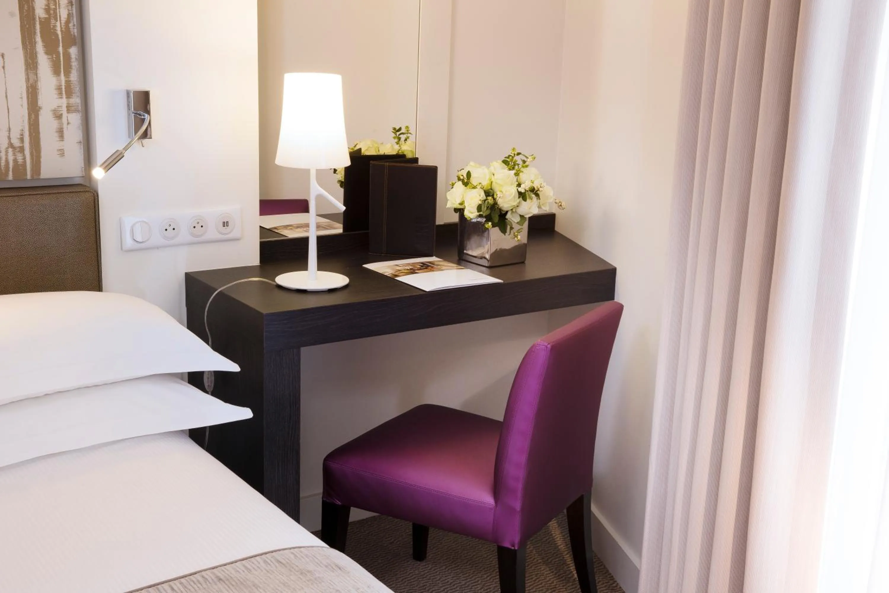 Bedroom, Bed in Garden-Elysée