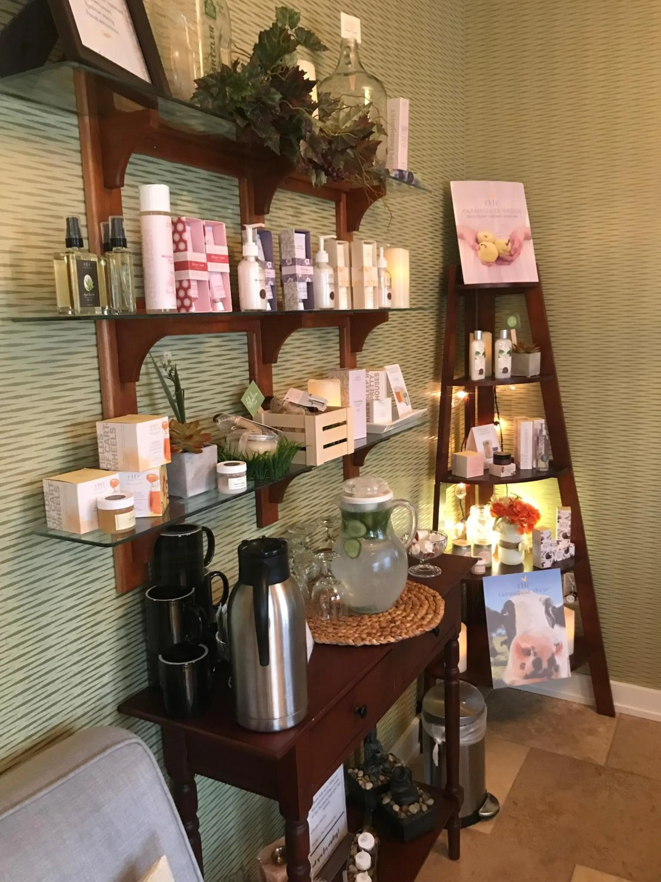 Coffee/tea facilities in The Lakehouse Inn Geneva