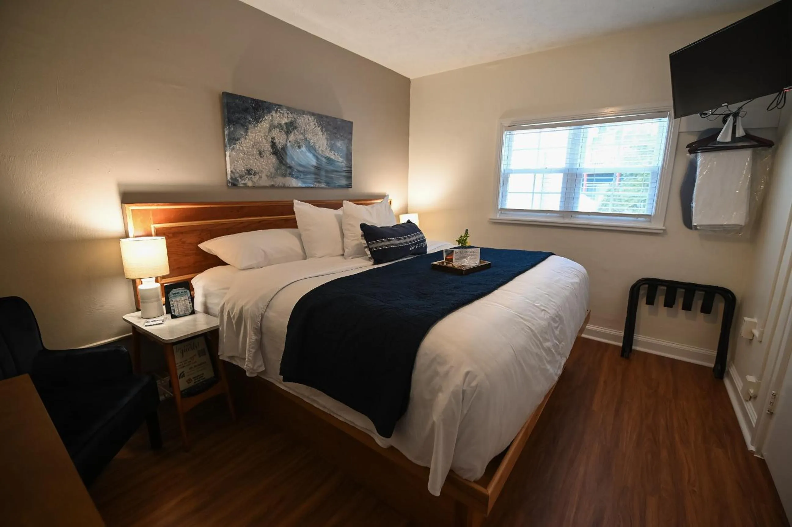 Bedroom, Bed in The Lakehouse Inn Geneva
