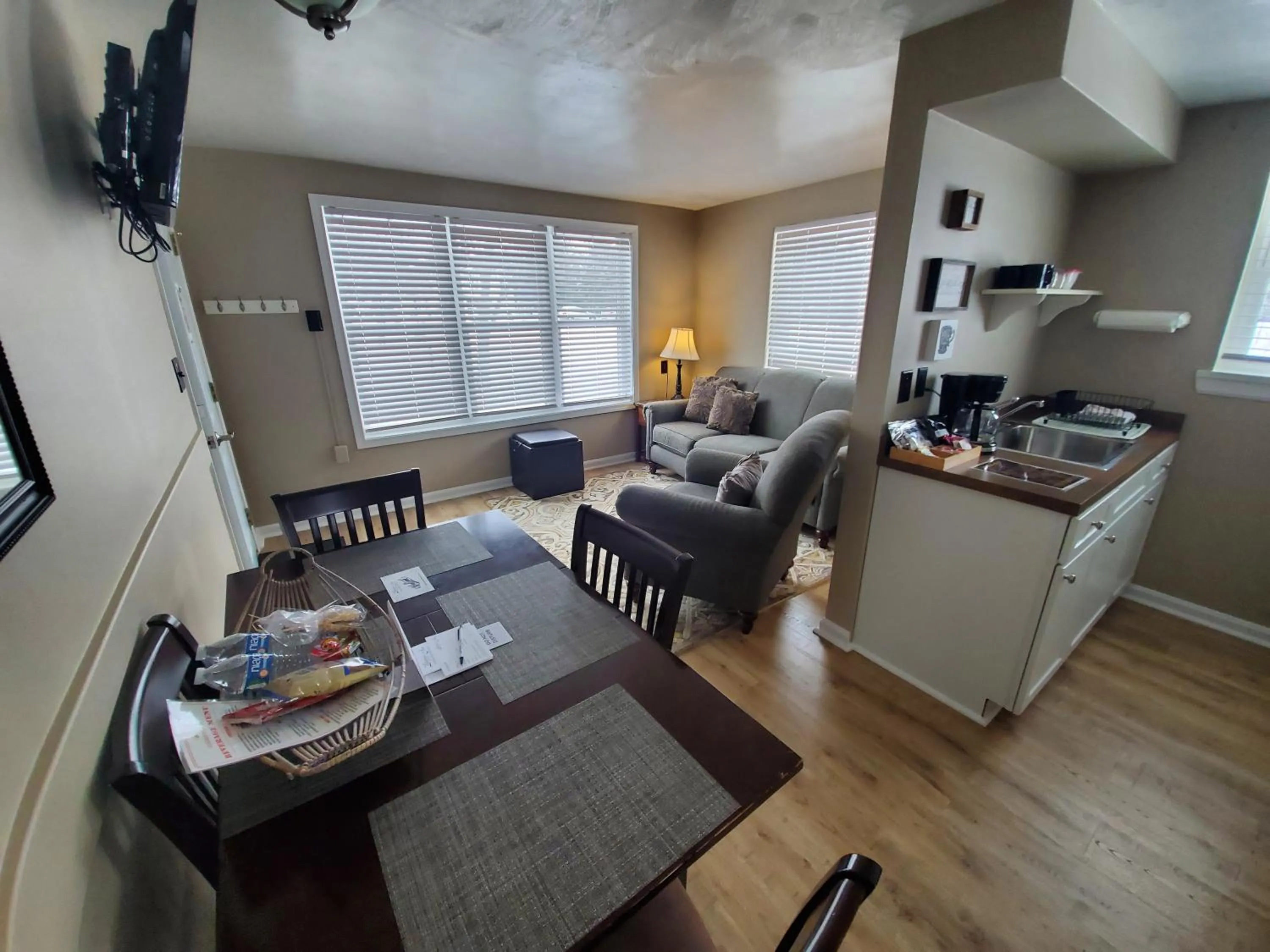 Living room in The Lakehouse Inn Geneva