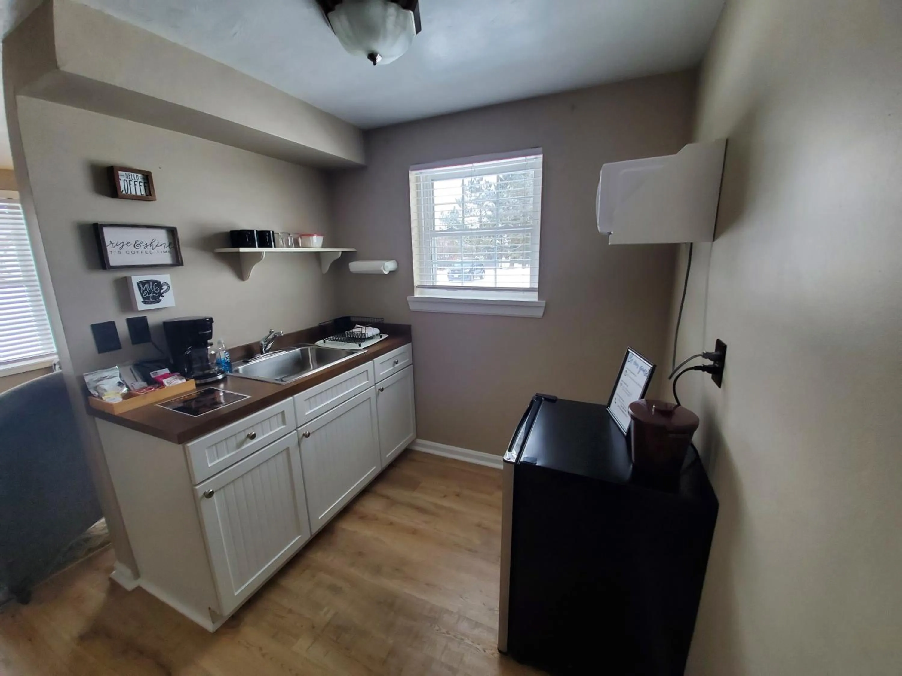Kitchen or kitchenette in The Lakehouse Inn Geneva