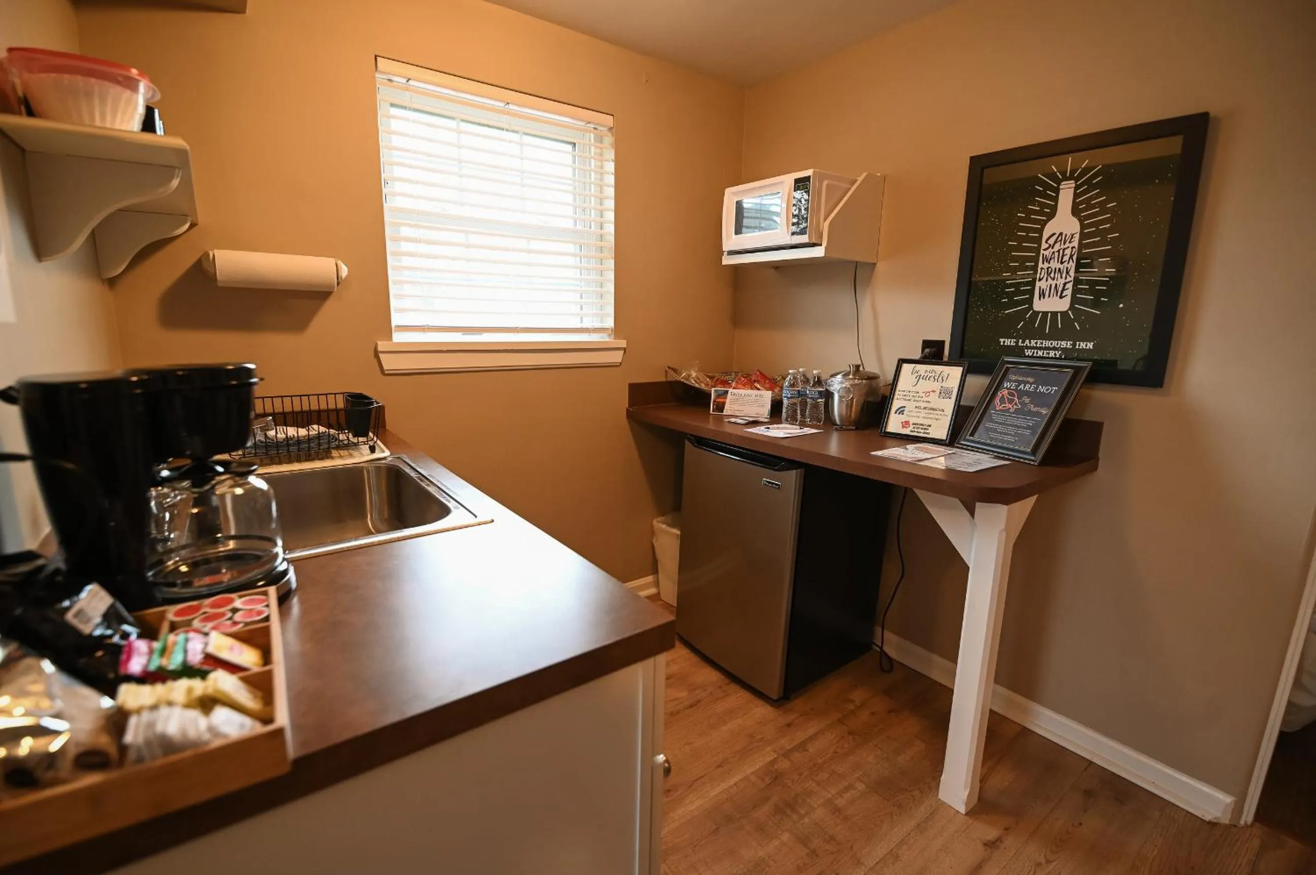 Kitchen or kitchenette in The Lakehouse Inn Geneva