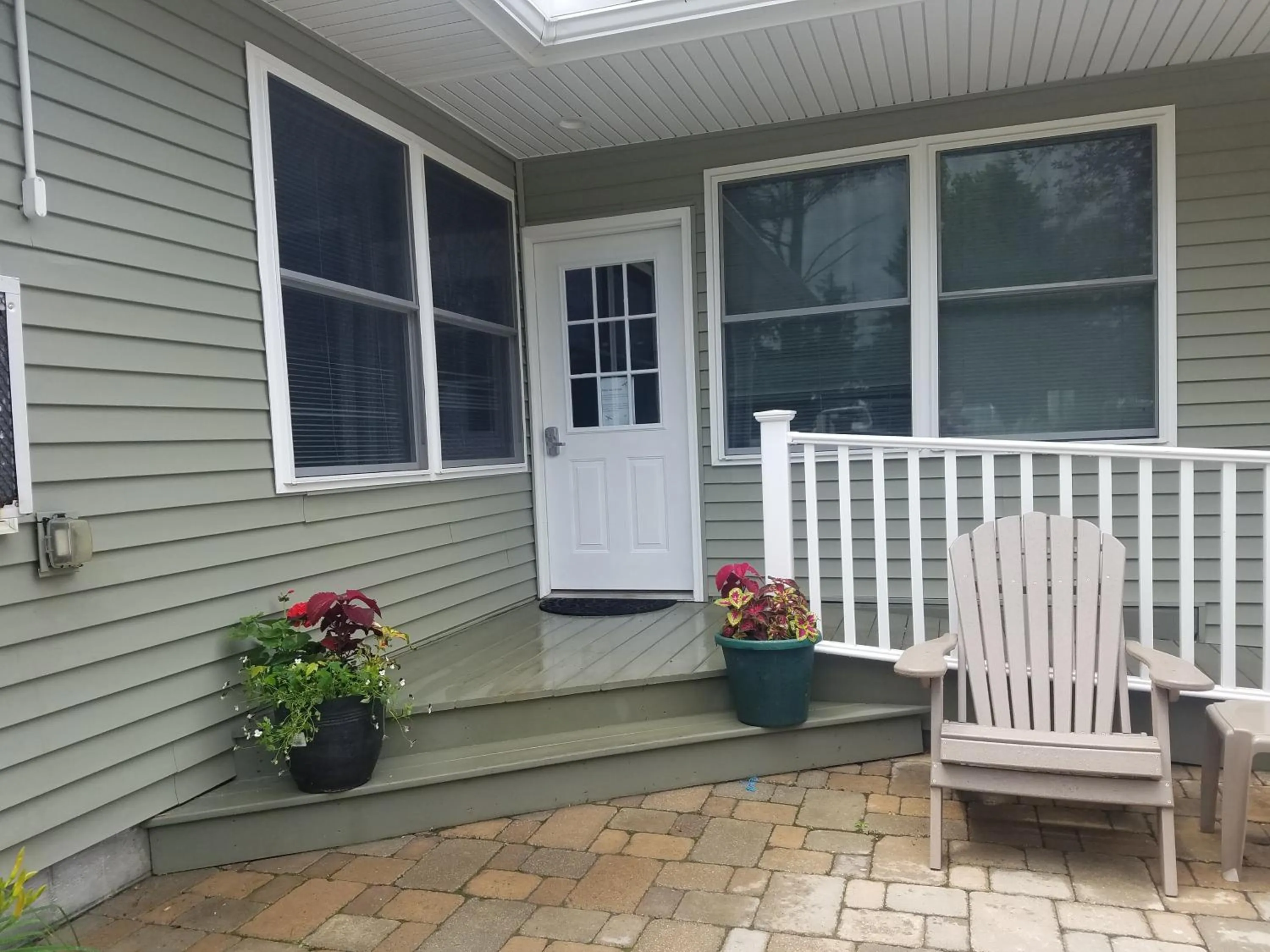 Facade/entrance in The Lakehouse Inn Geneva