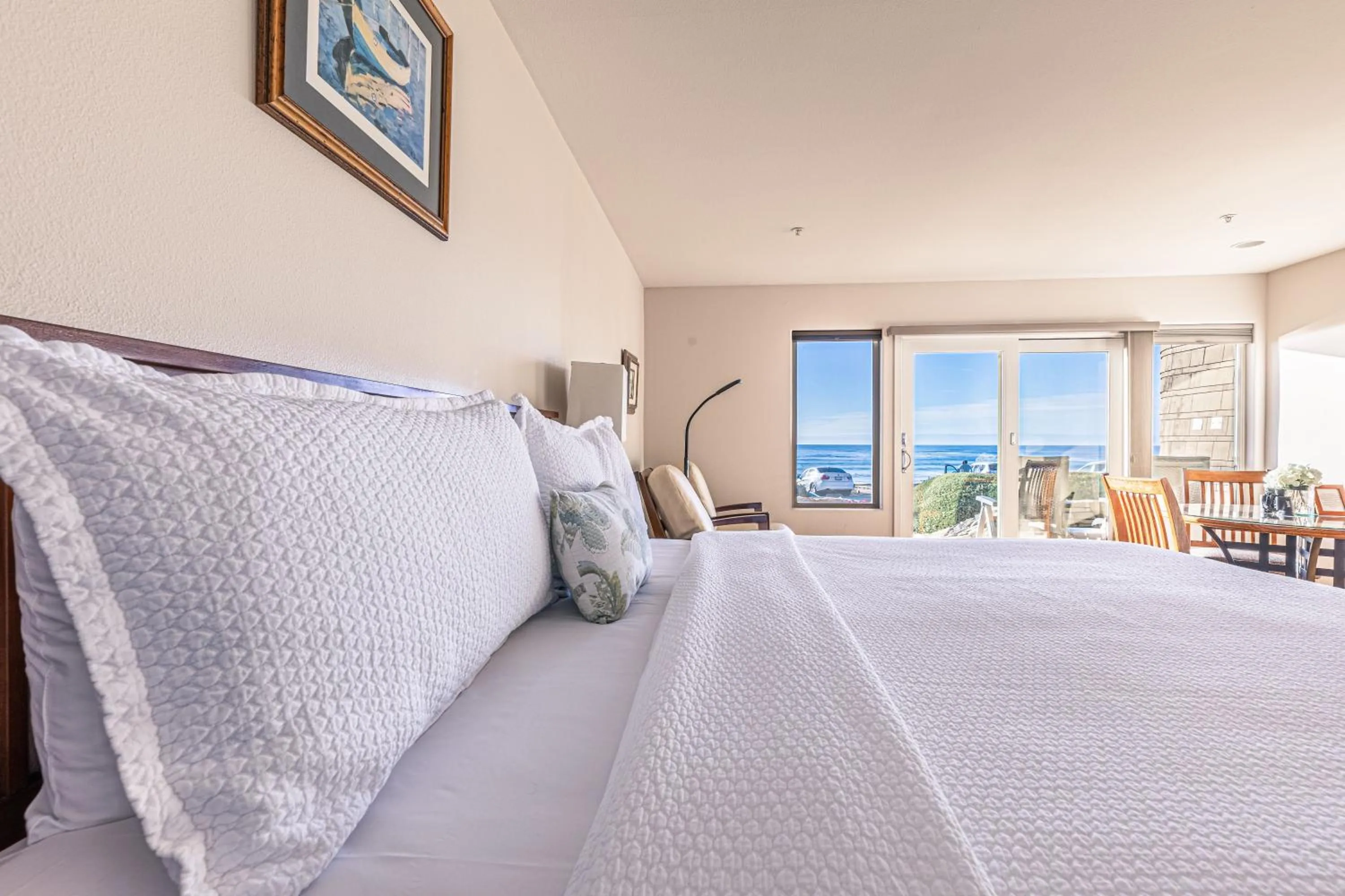 Bedroom, Bed in Little Sur Inn