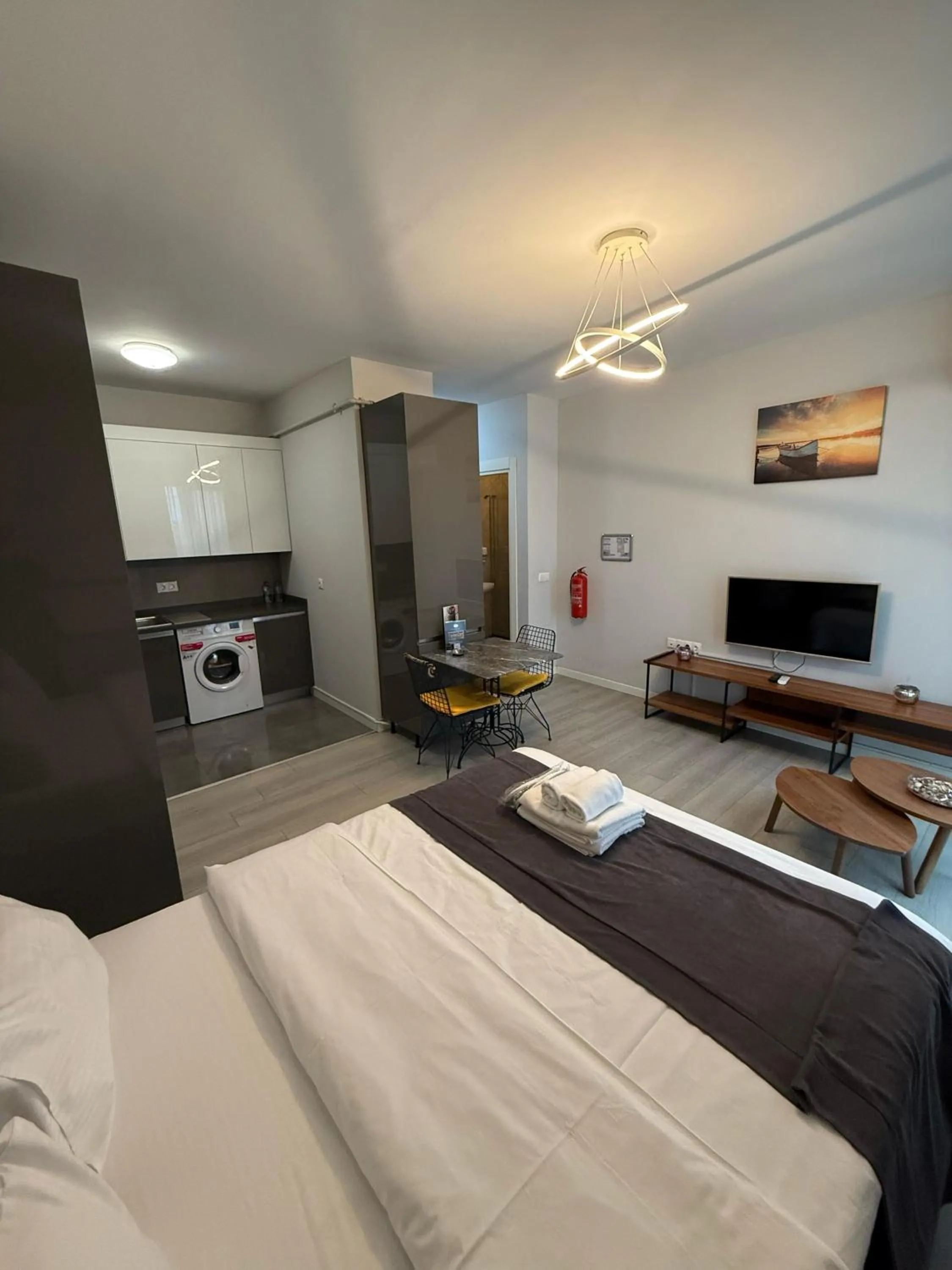 TV and multimedia in Green Hills Suites