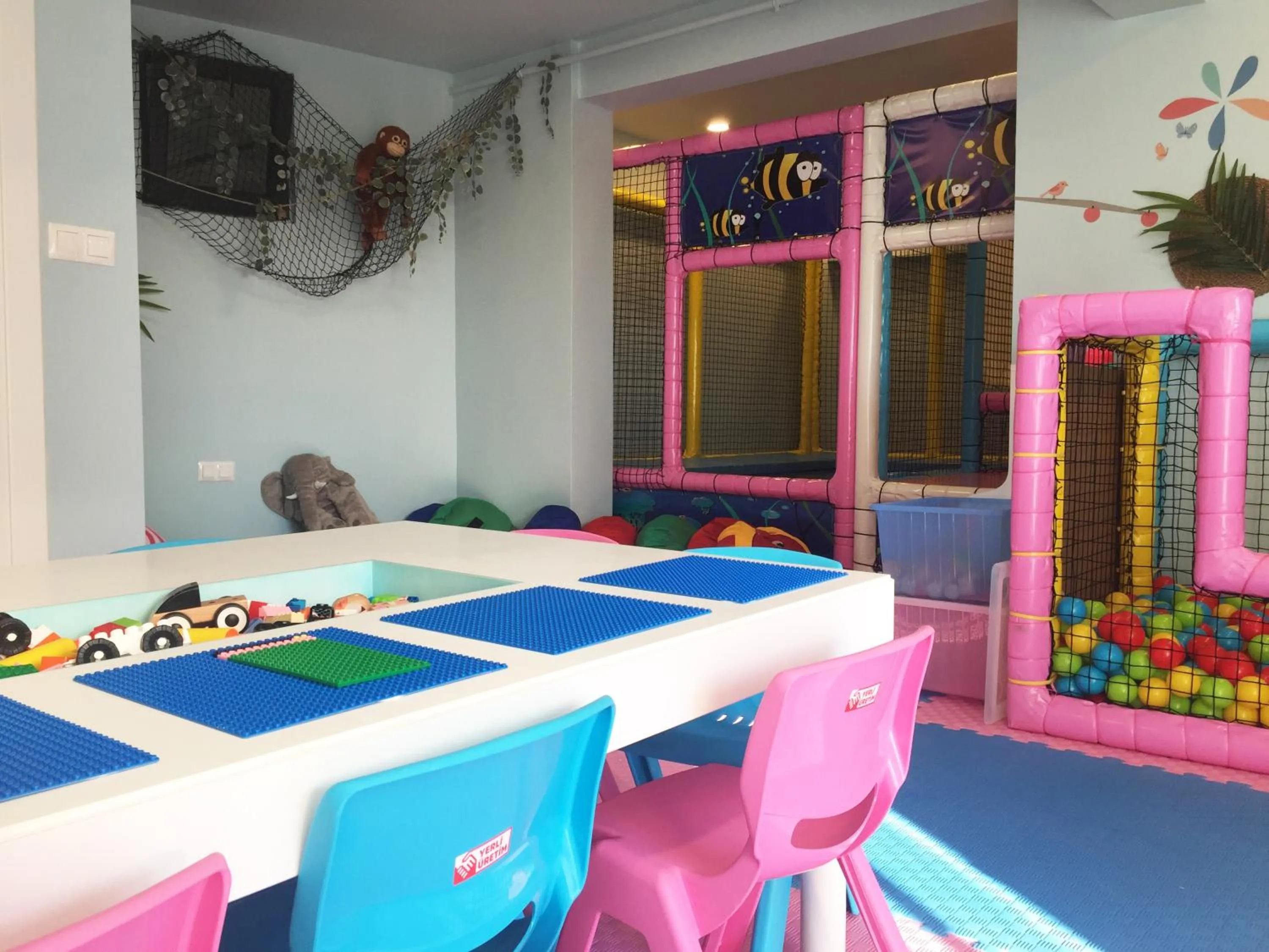 Kids's club in Green Hills Suites