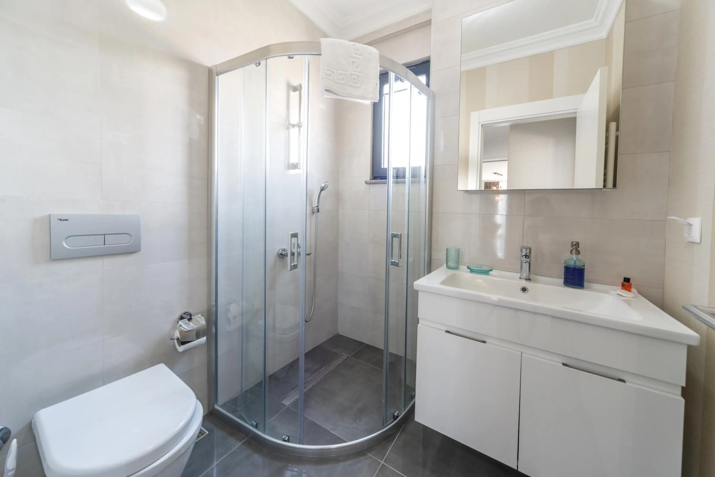 Bathroom in Green Hills Suites