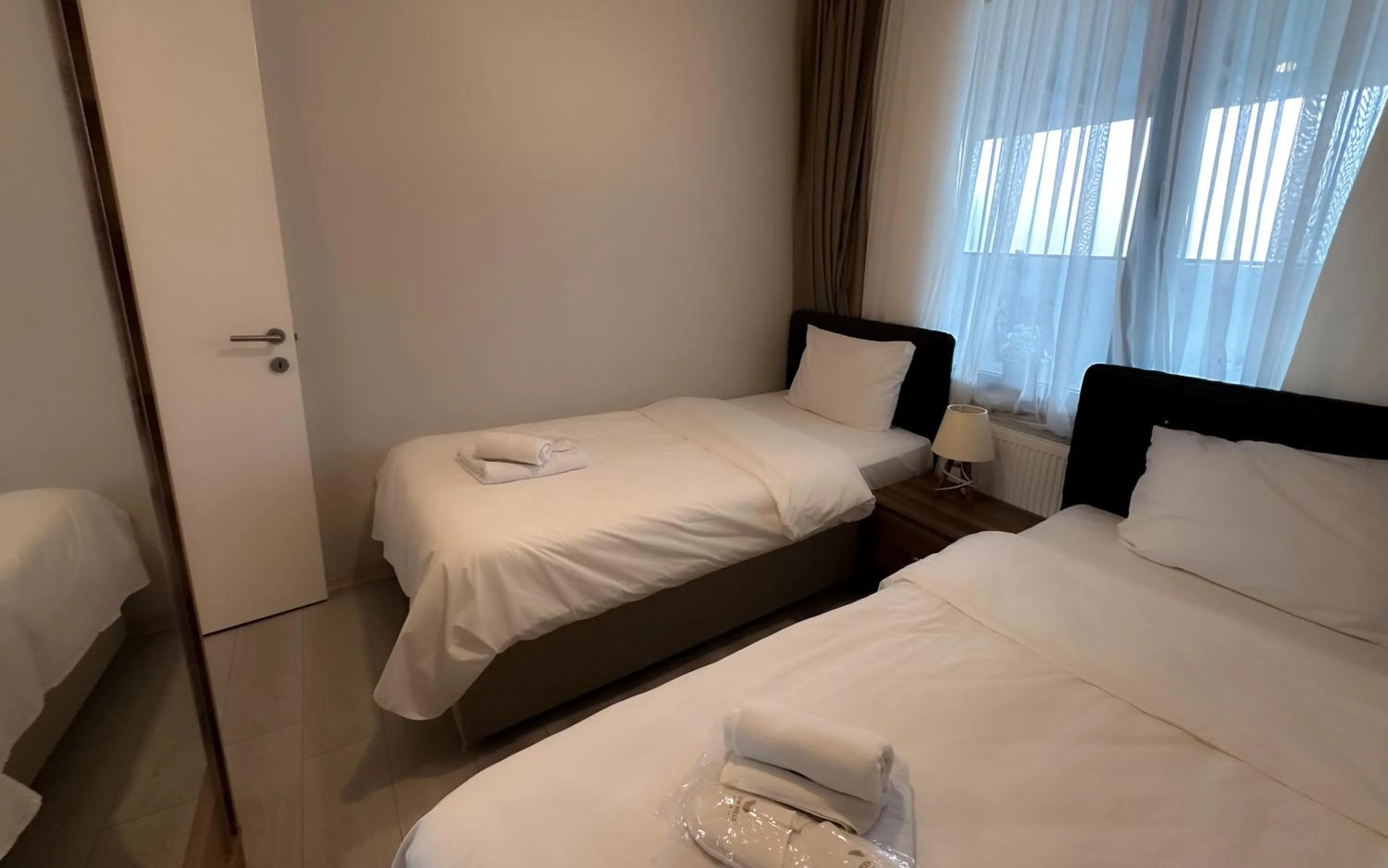 Bed in Green Hills Suites