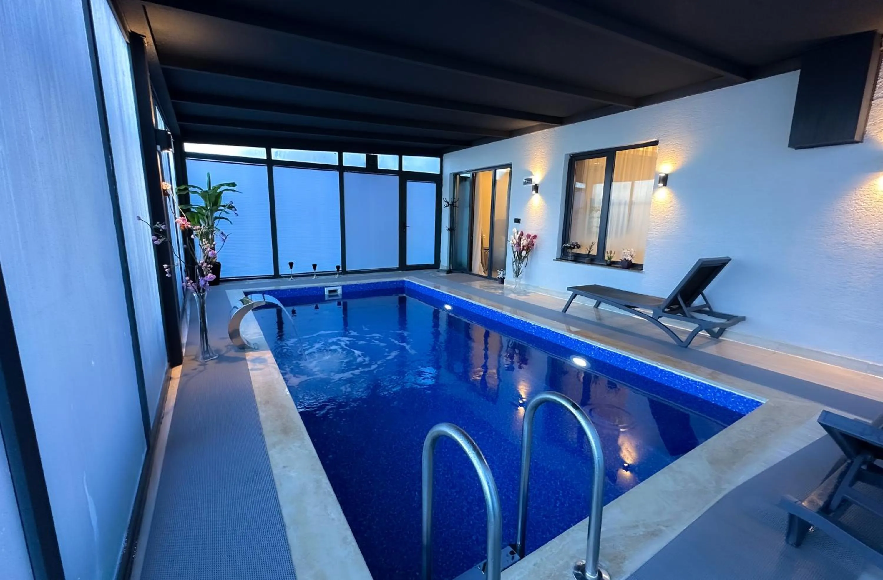 Swimming pool in Green Hills Suites