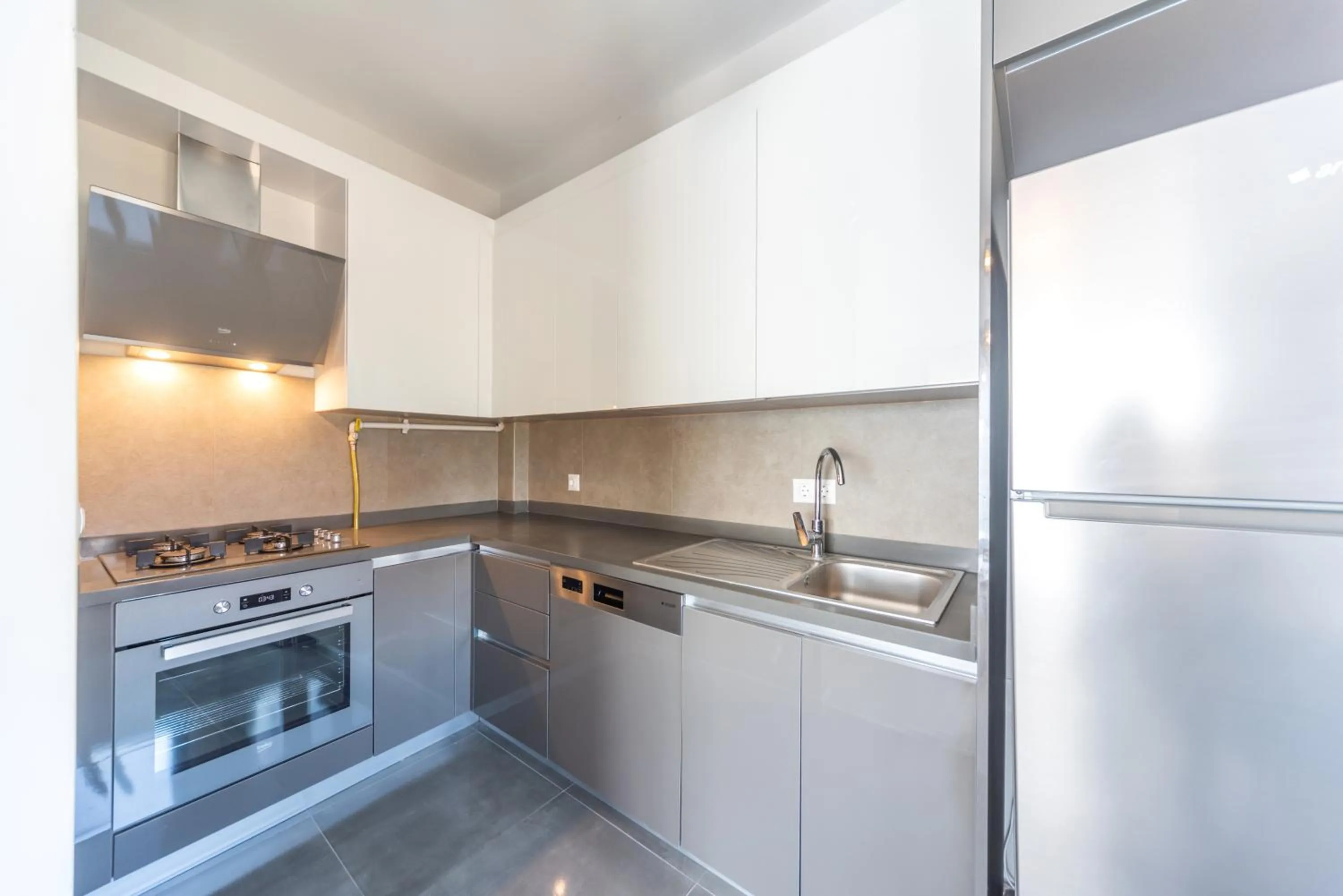 Kitchen or kitchenette in Green Hills Suites