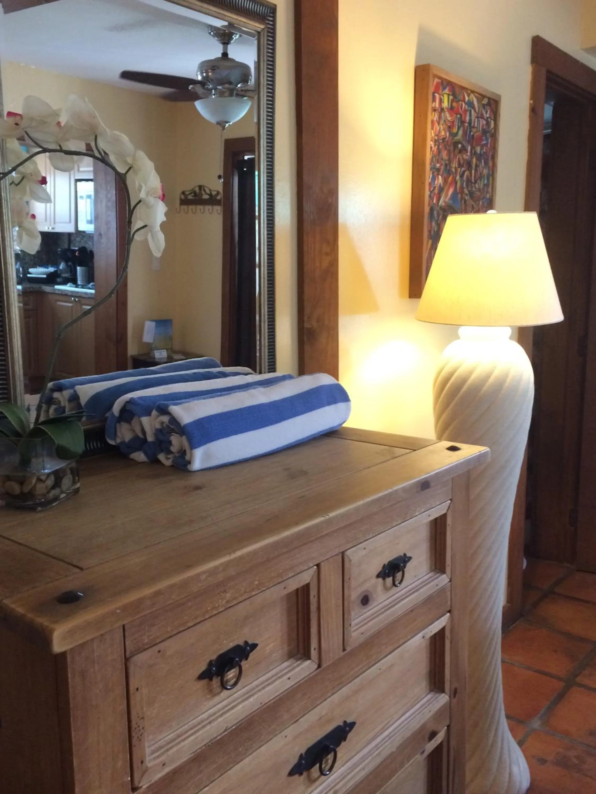 Bed in Courtney's Place Historic Cottages & Inns