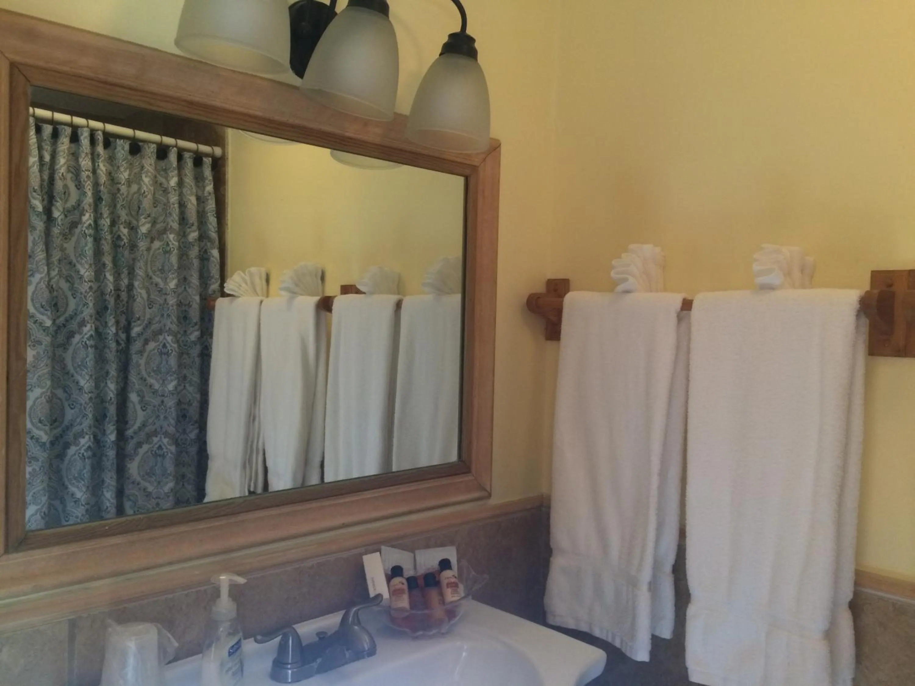 Courtney's Place Historic Cottages & Inns