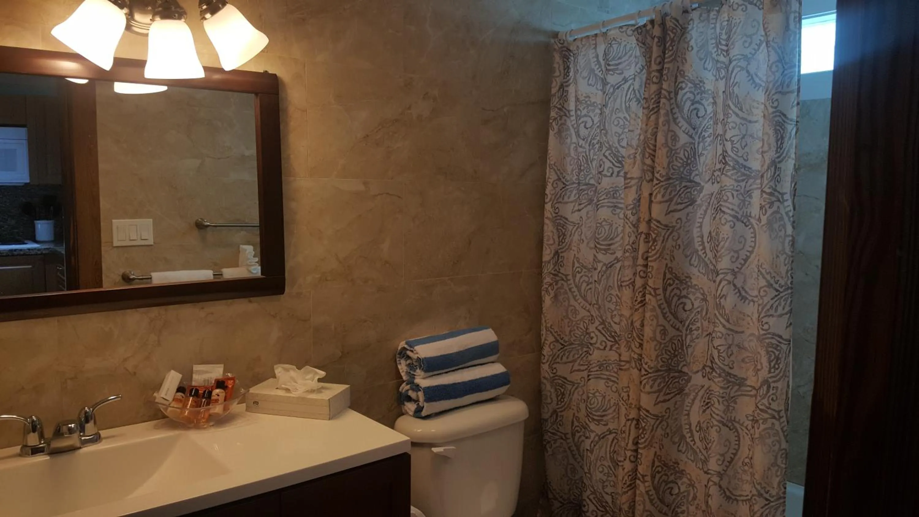 Courtney's Place Historic Cottages & Inns