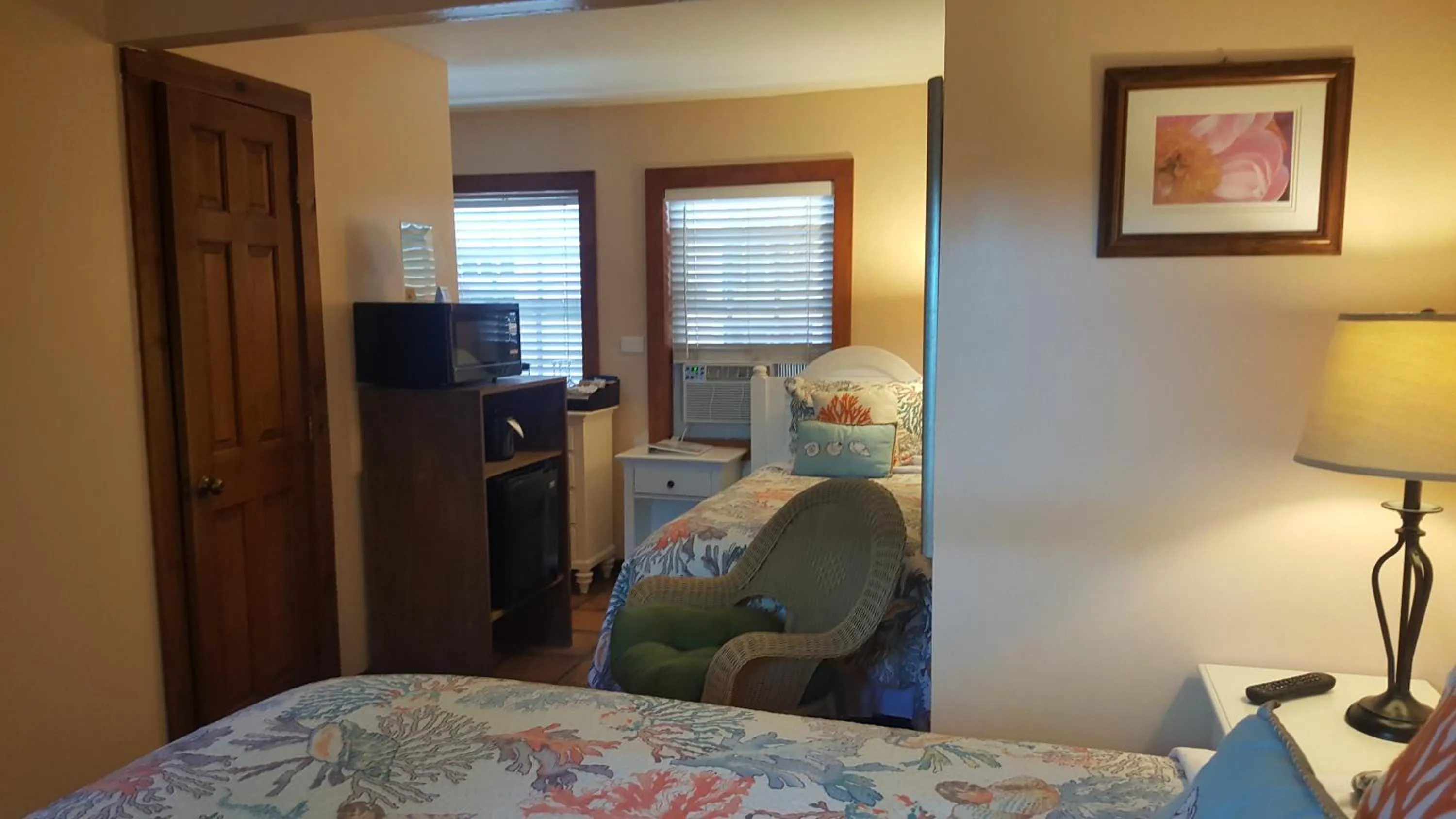 Bed in Courtney's Place Historic Cottages & Inns