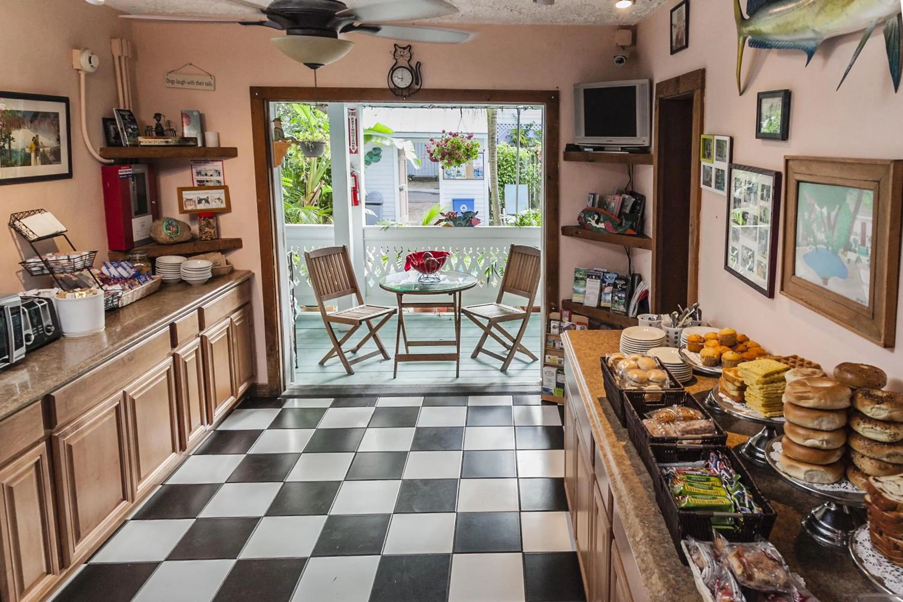 Continental breakfast in Courtney's Place Historic Cottages & Inns