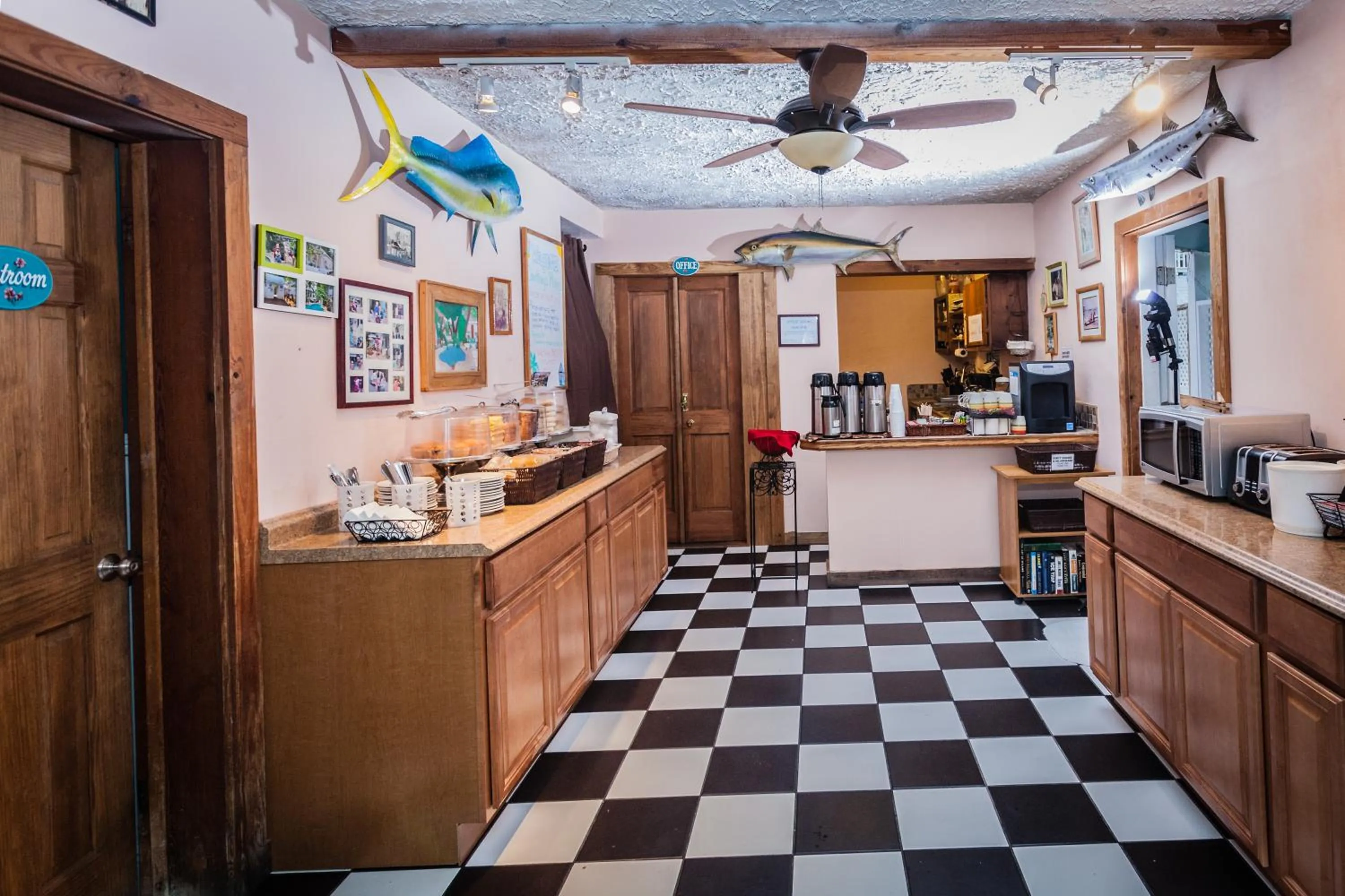 Lobby or reception in Courtney's Place Historic Cottages & Inns