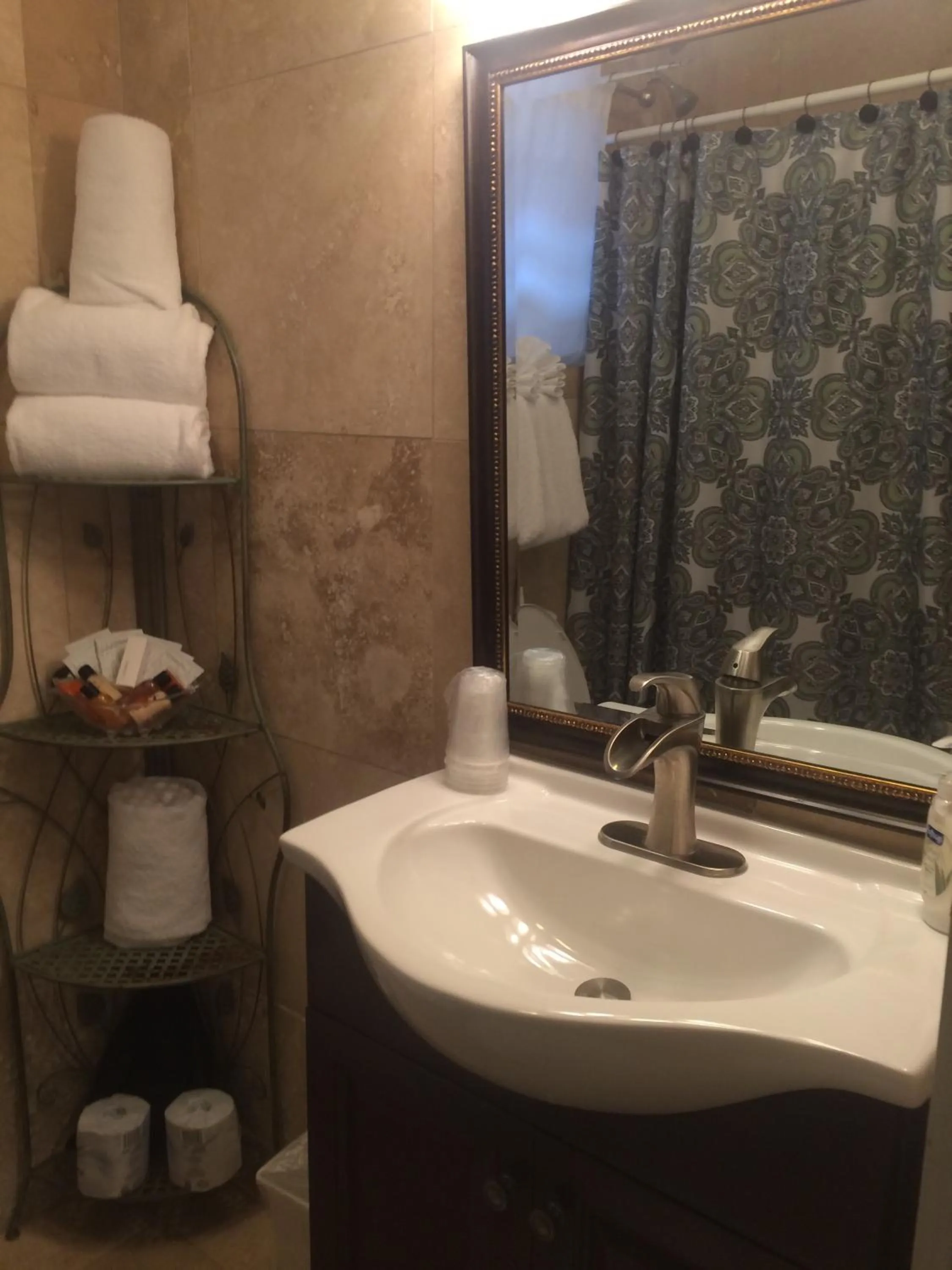 Courtney's Place Historic Cottages & Inns