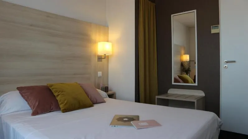 Bed in Hôtel d'Orsay Grand Matabiau