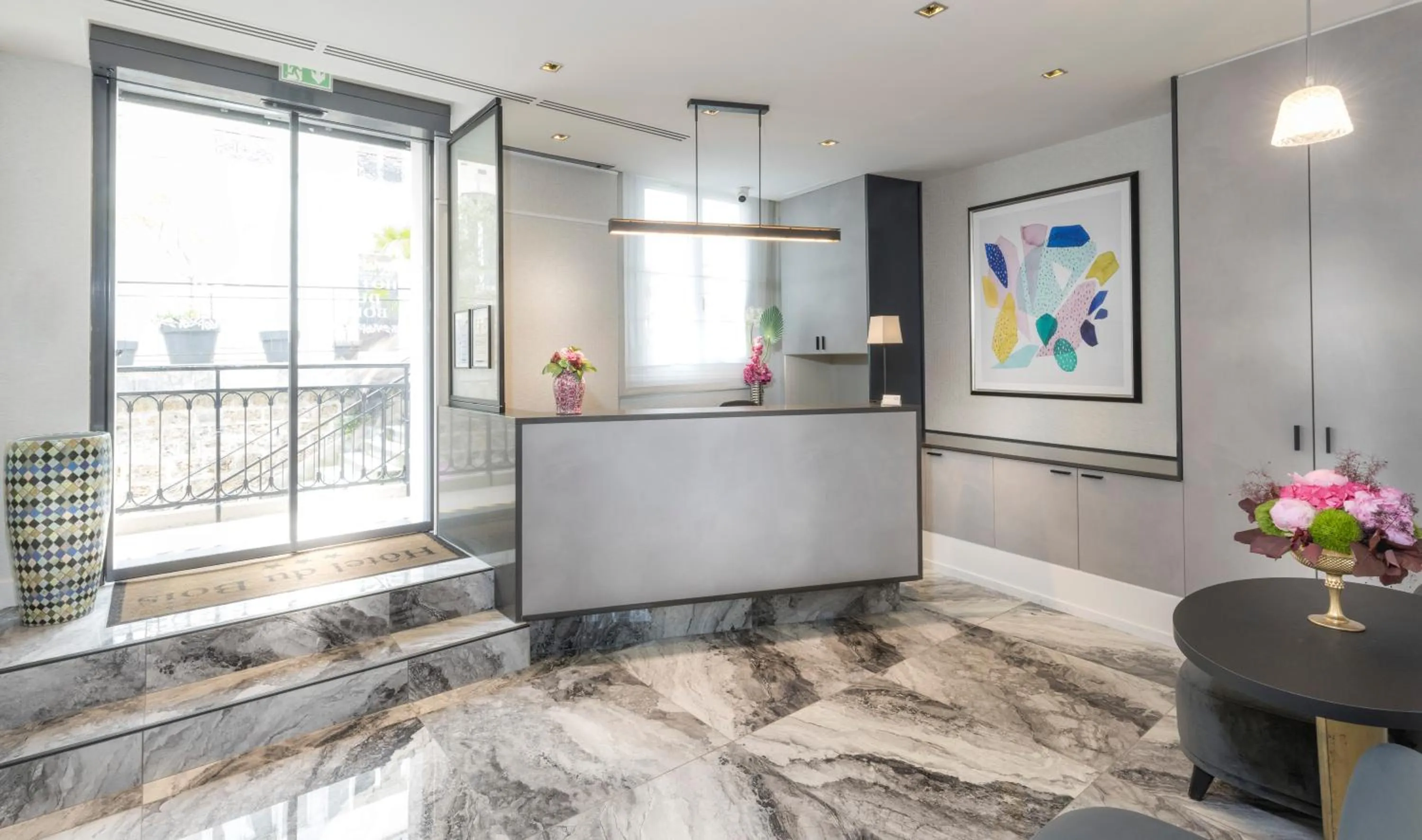 Lobby or reception in Hôtel Du Bois Champs-Elysées