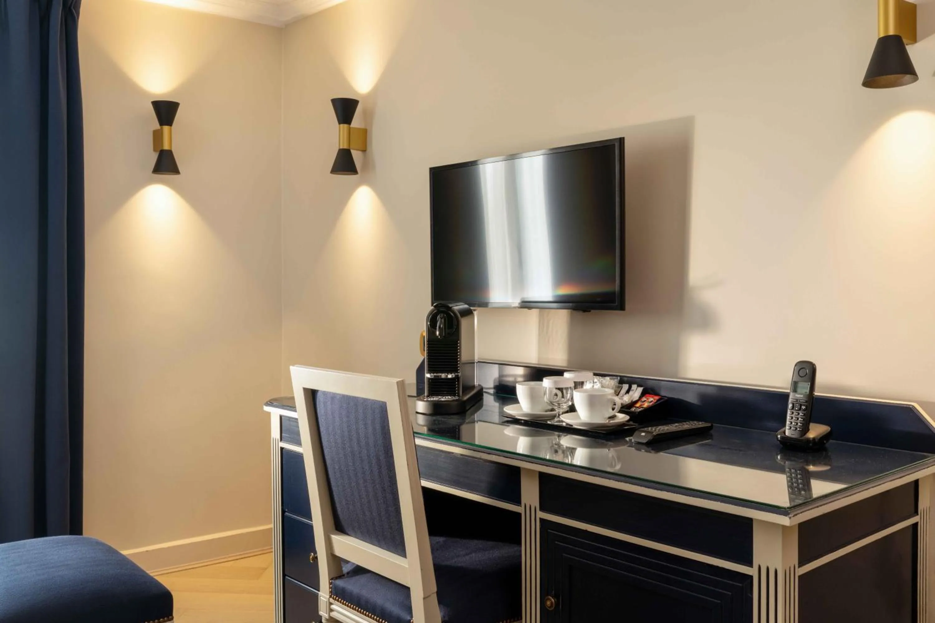 TV and multimedia in Queen Mary Opera