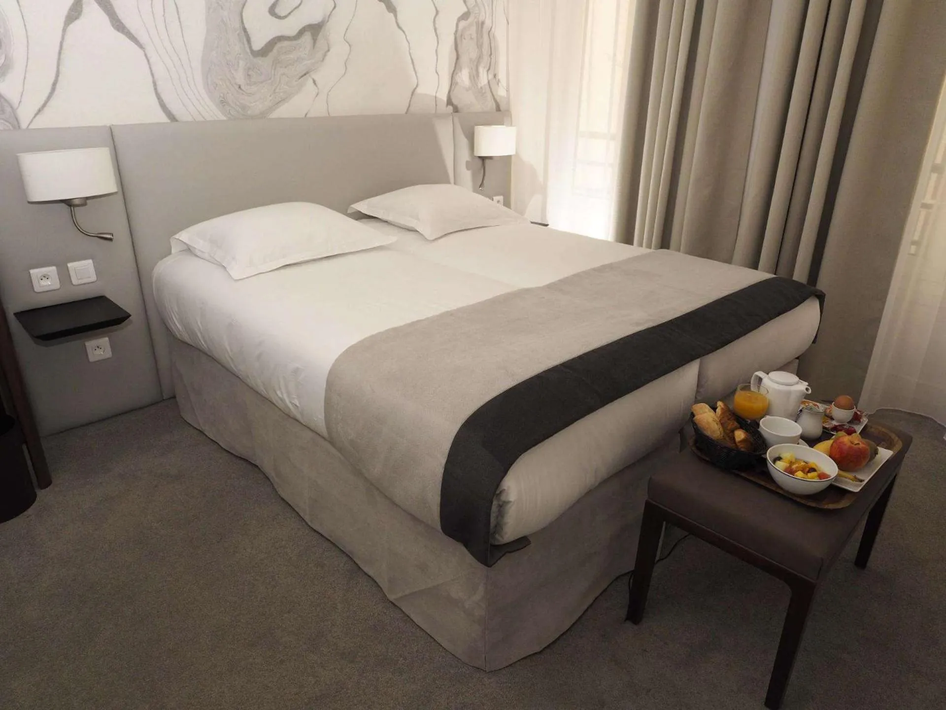 Bedroom, Bed in Queen Mary Opera