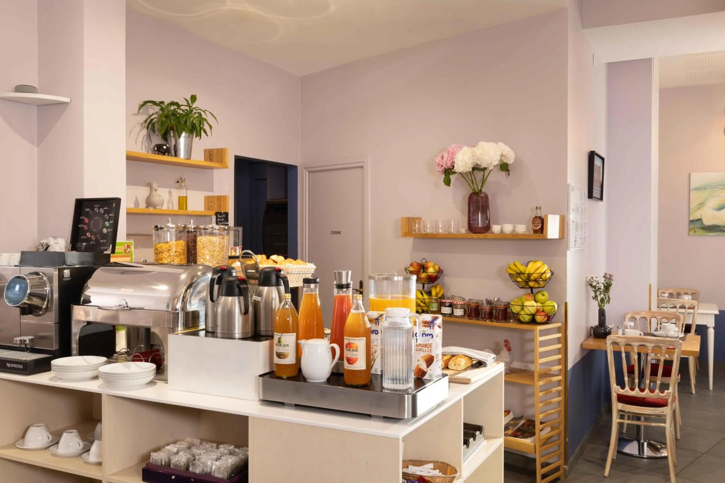 Breakfast in Queen Mary Opera