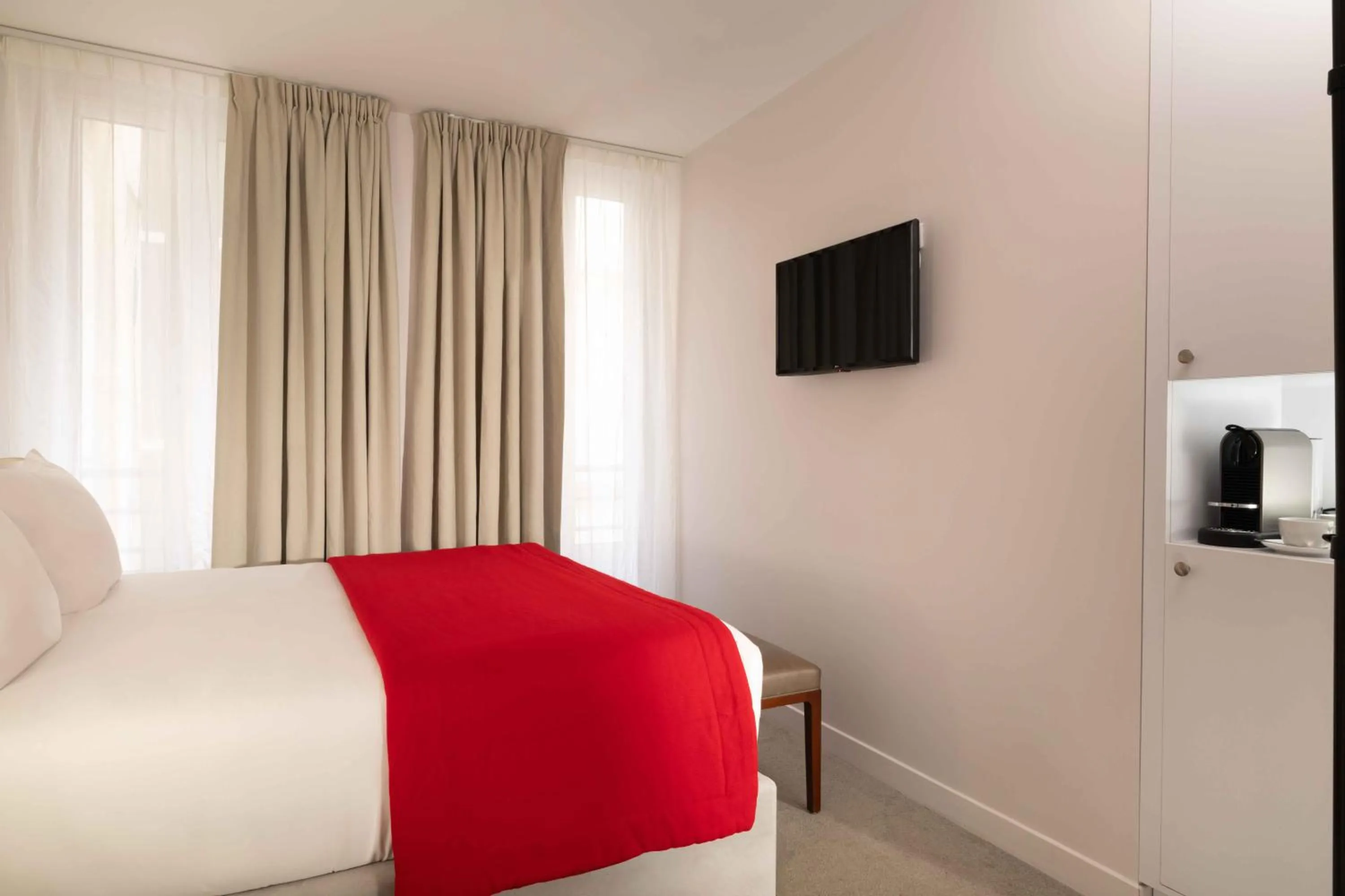 Bed in Queen Mary Opera