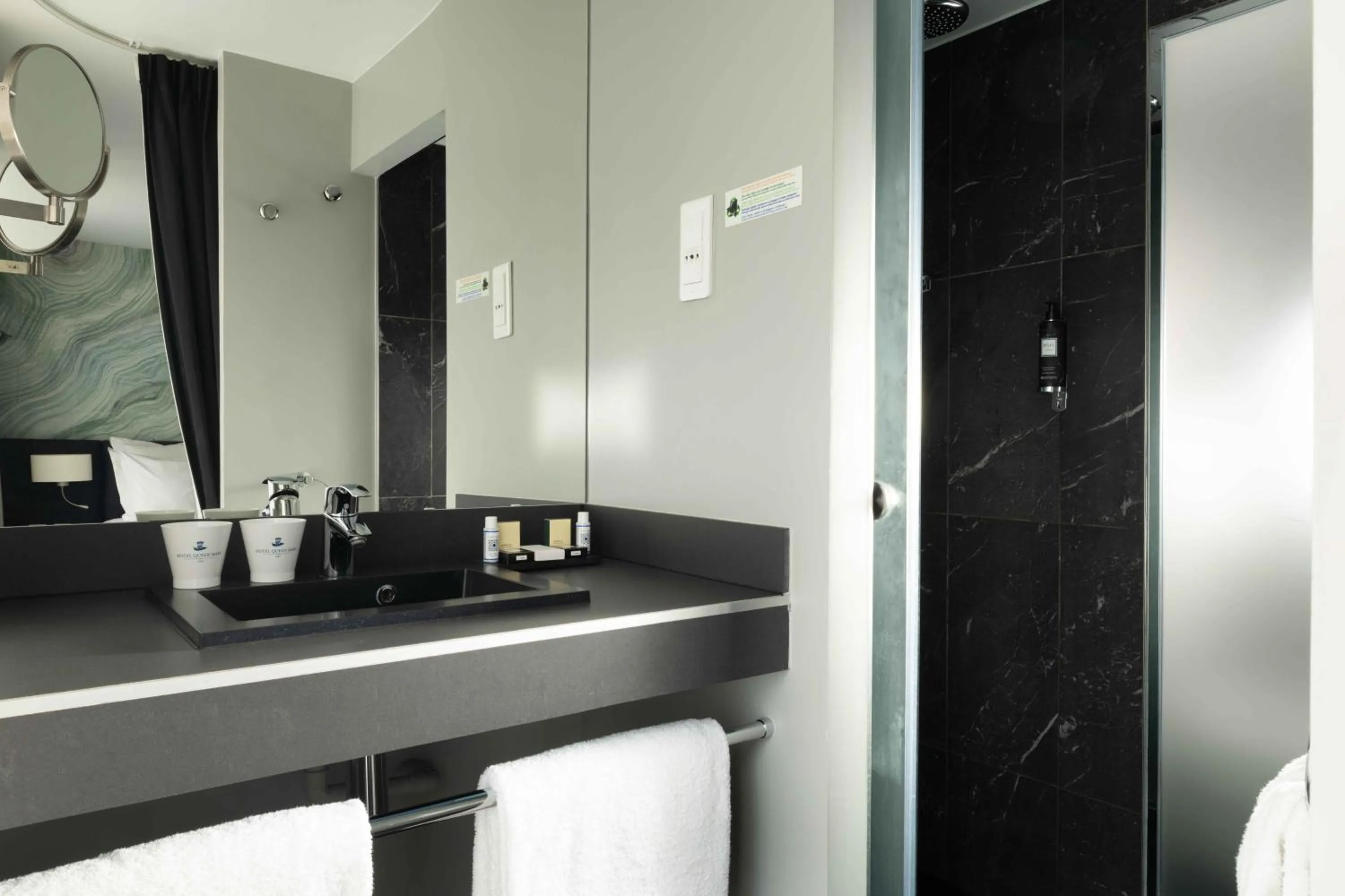 Shower in Queen Mary Opera