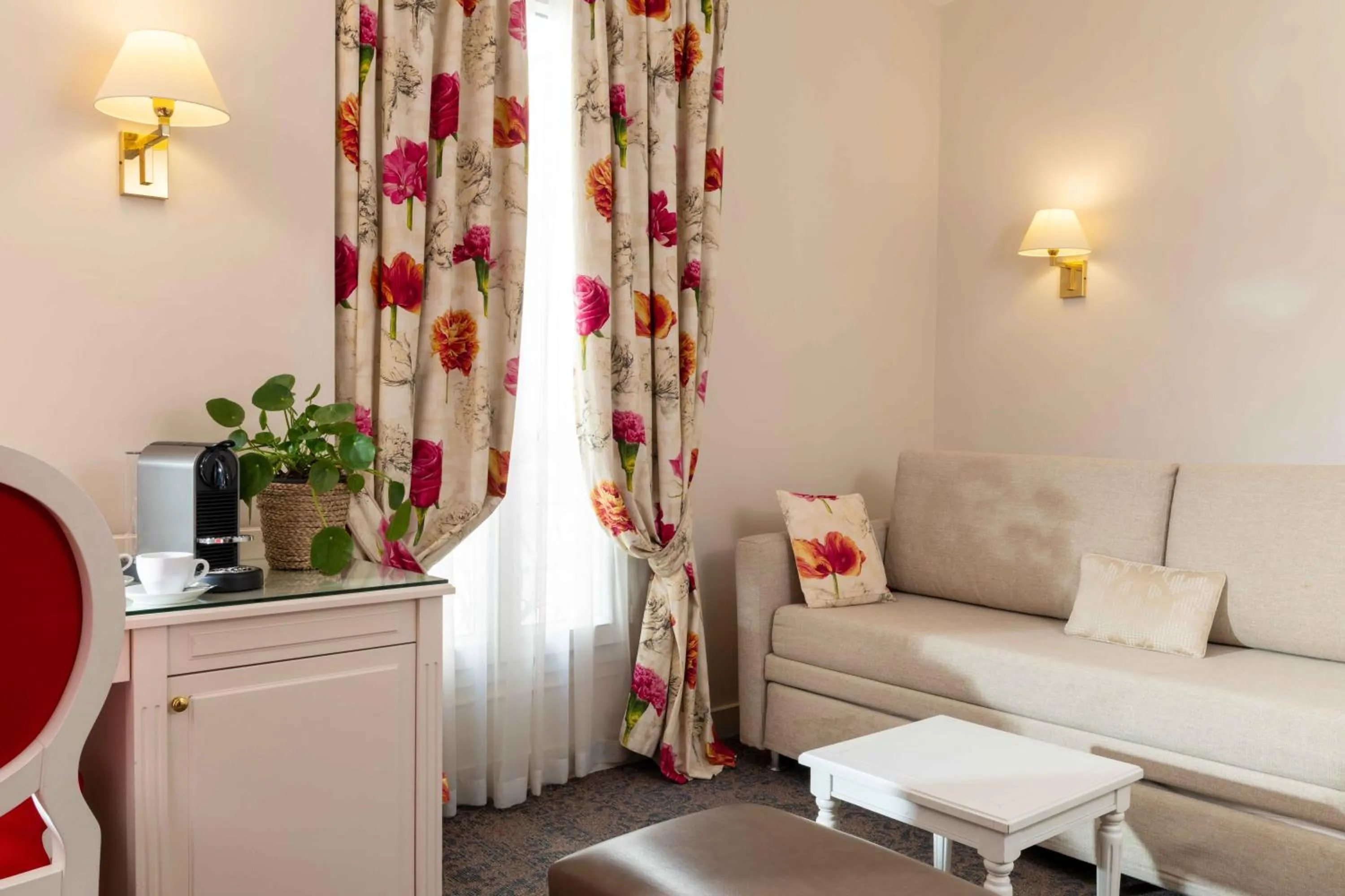 Coffee/tea facilities in Queen Mary Opera