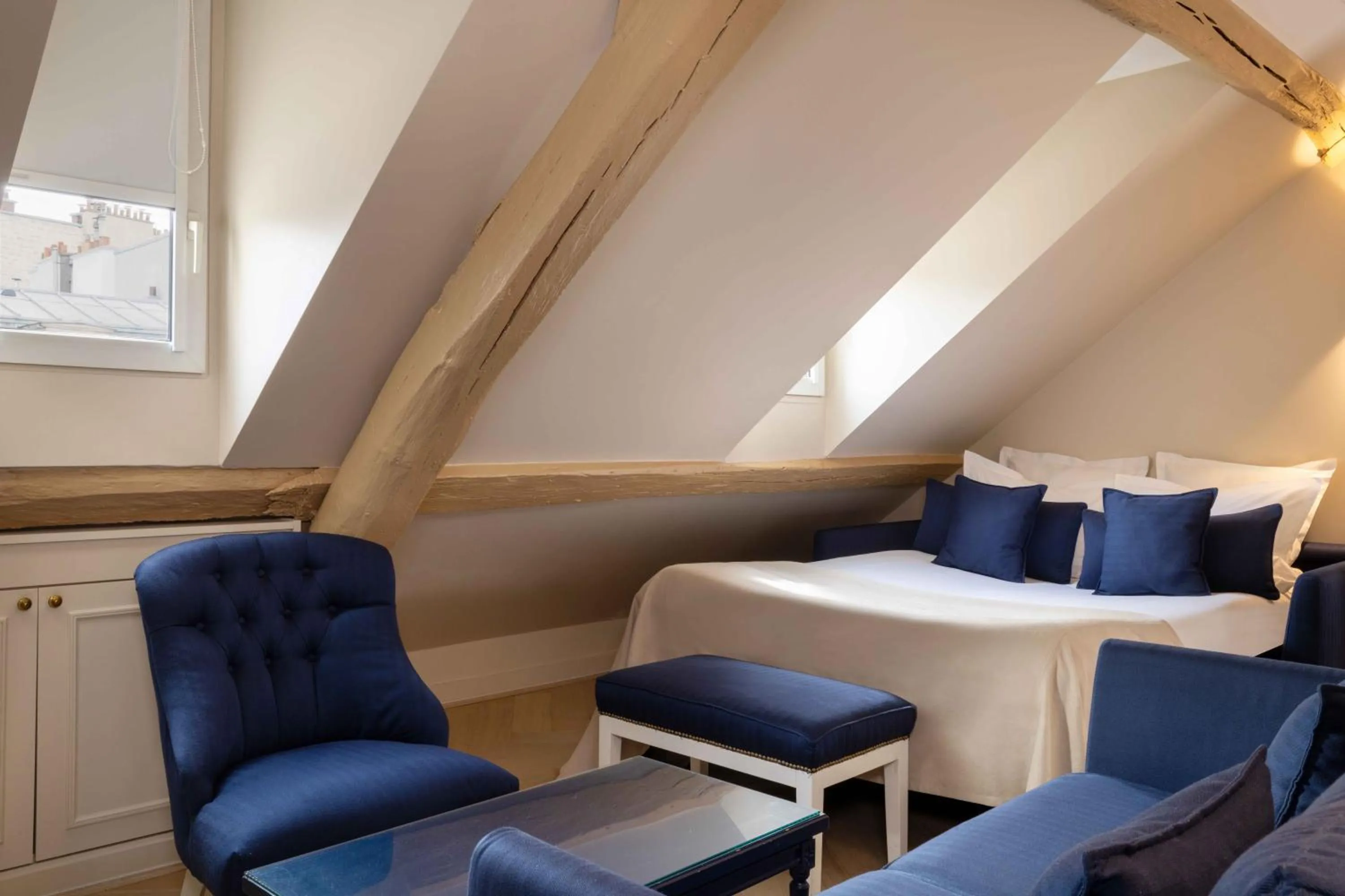 Bed in Queen Mary Opera