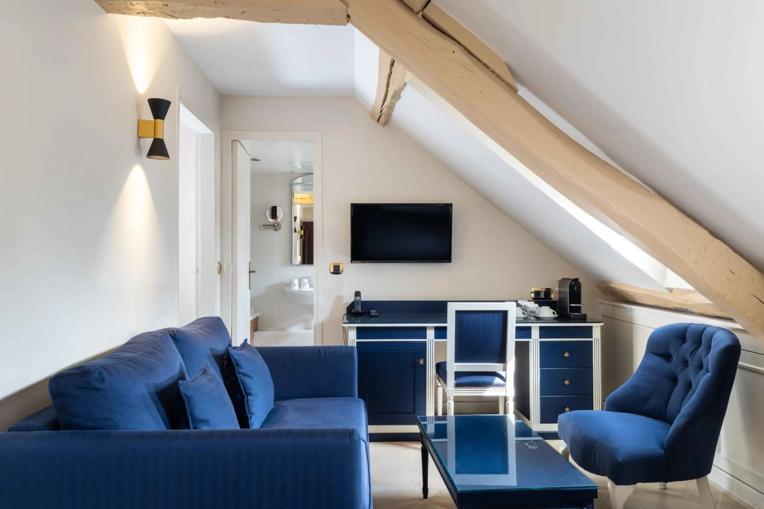 TV and multimedia in Queen Mary Opera