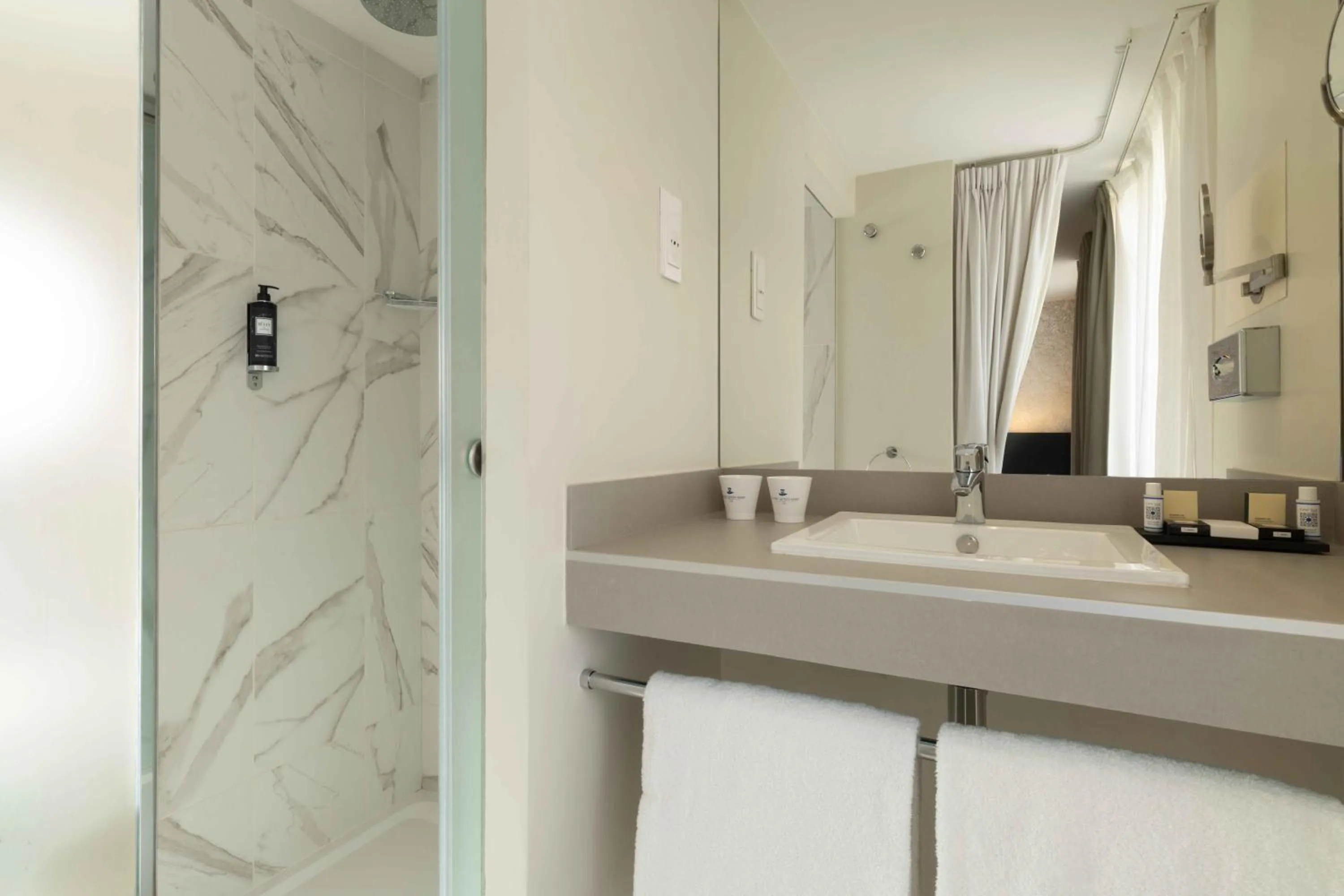 Shower in Queen Mary Opera