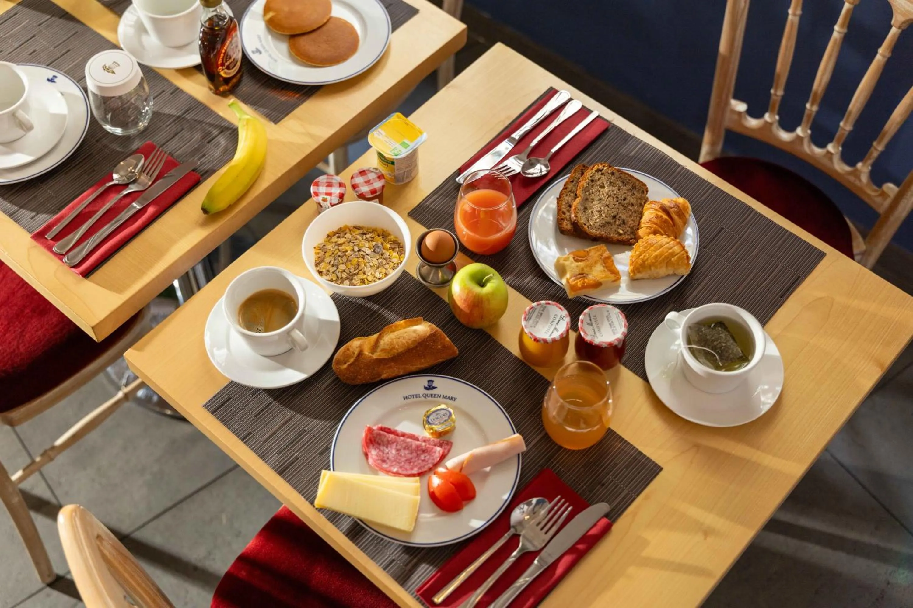 Breakfast in Queen Mary Opera