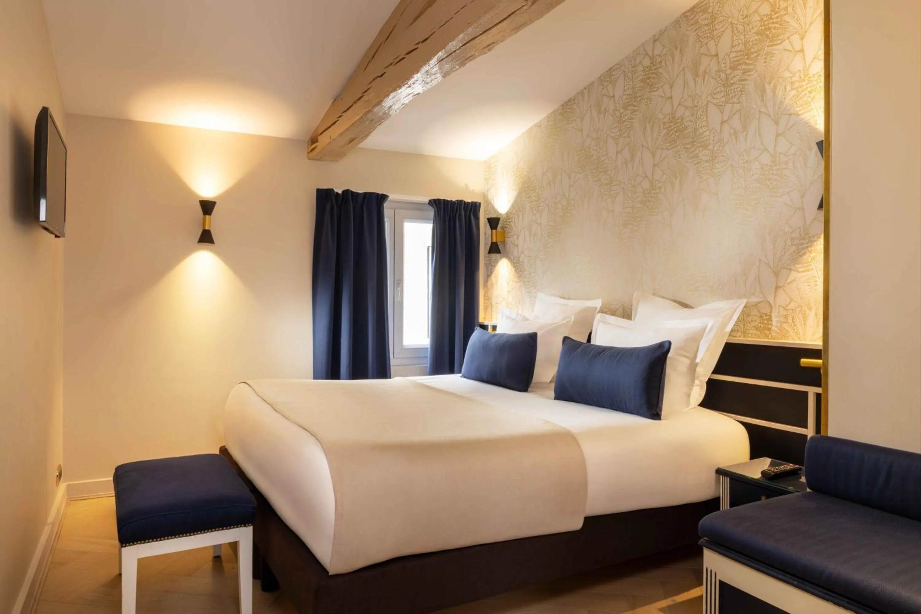 Bed in Queen Mary Opera