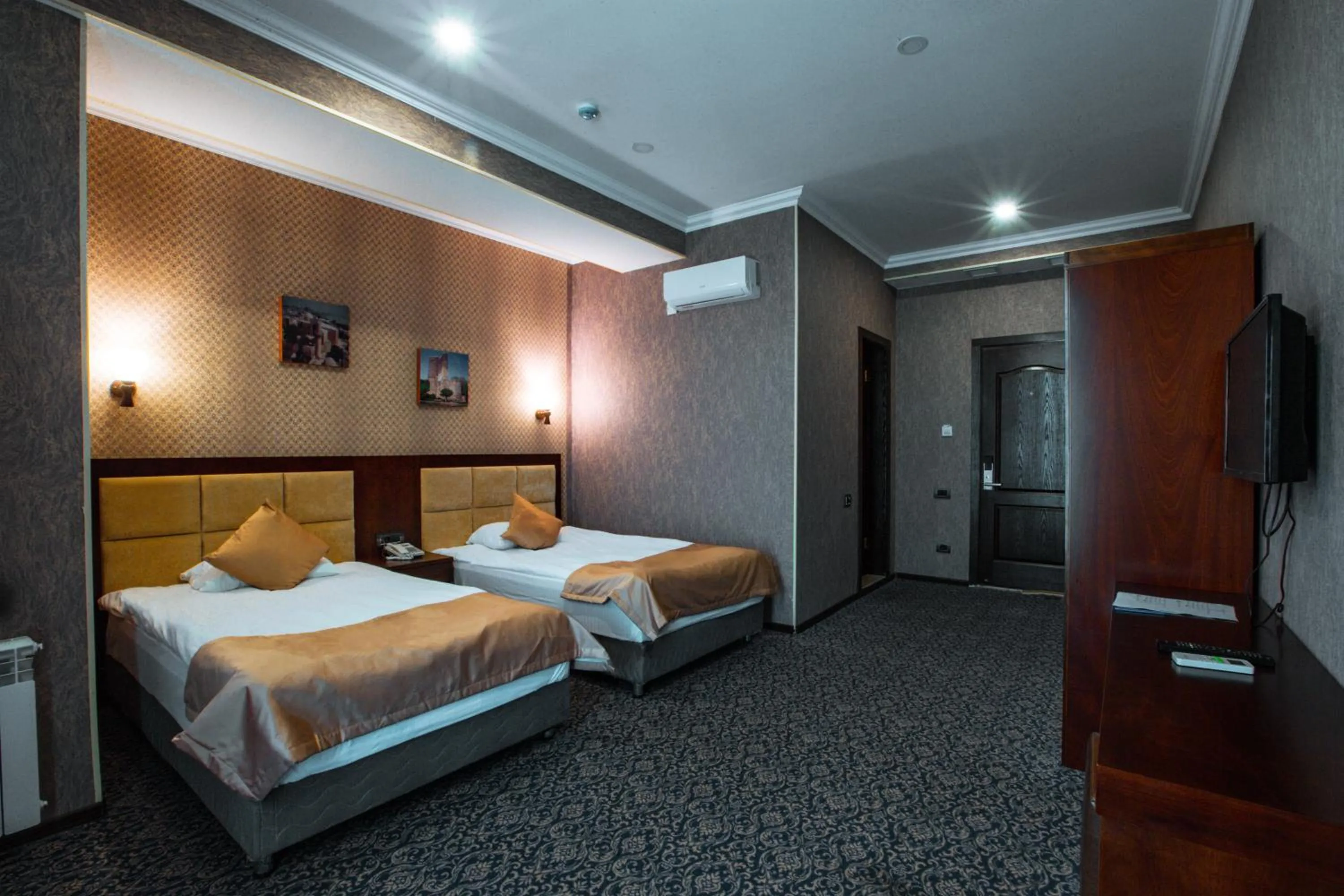 Photo of the whole room, Bed in Ruma Qala Hotel