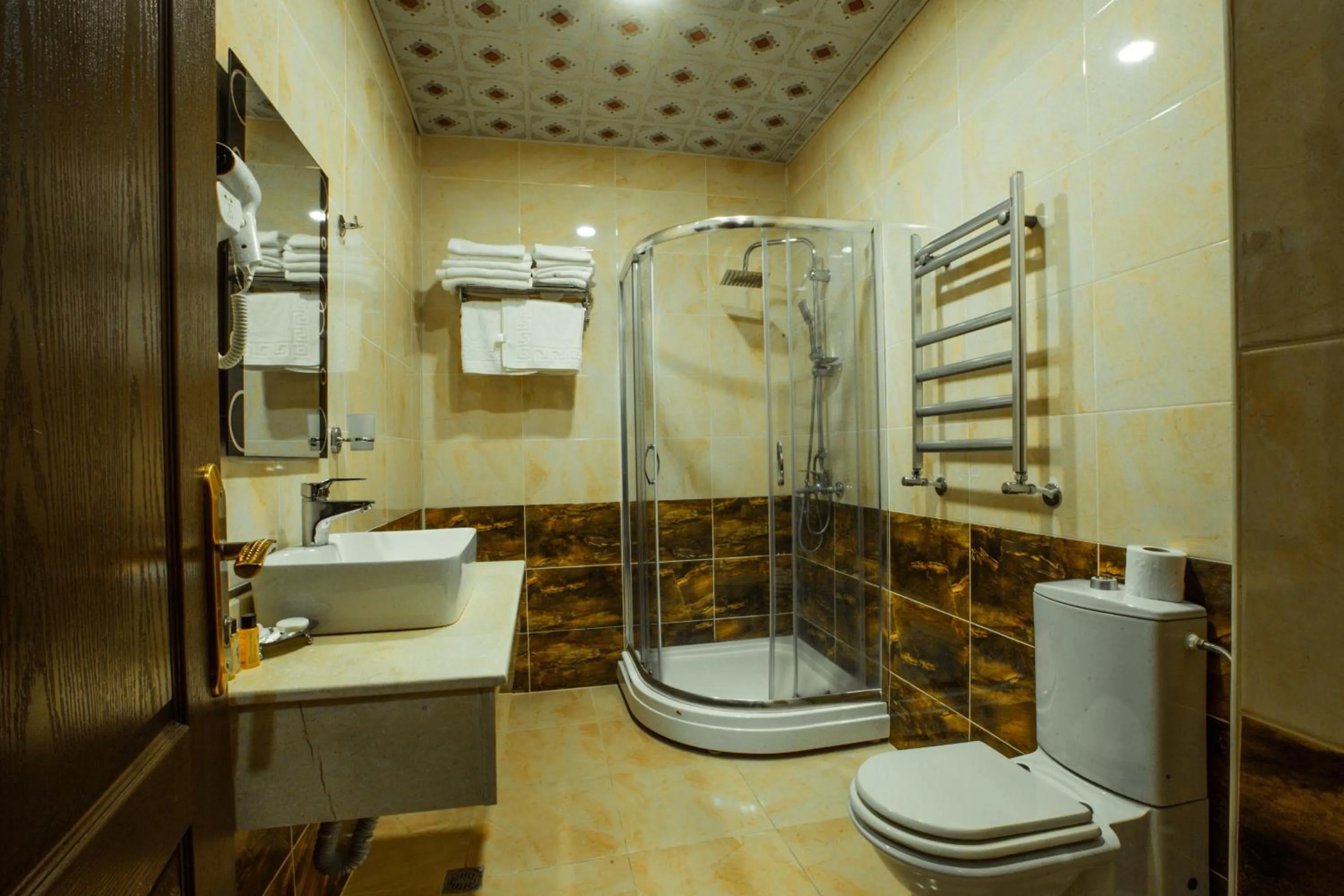 Bathroom in Ruma Qala Hotel