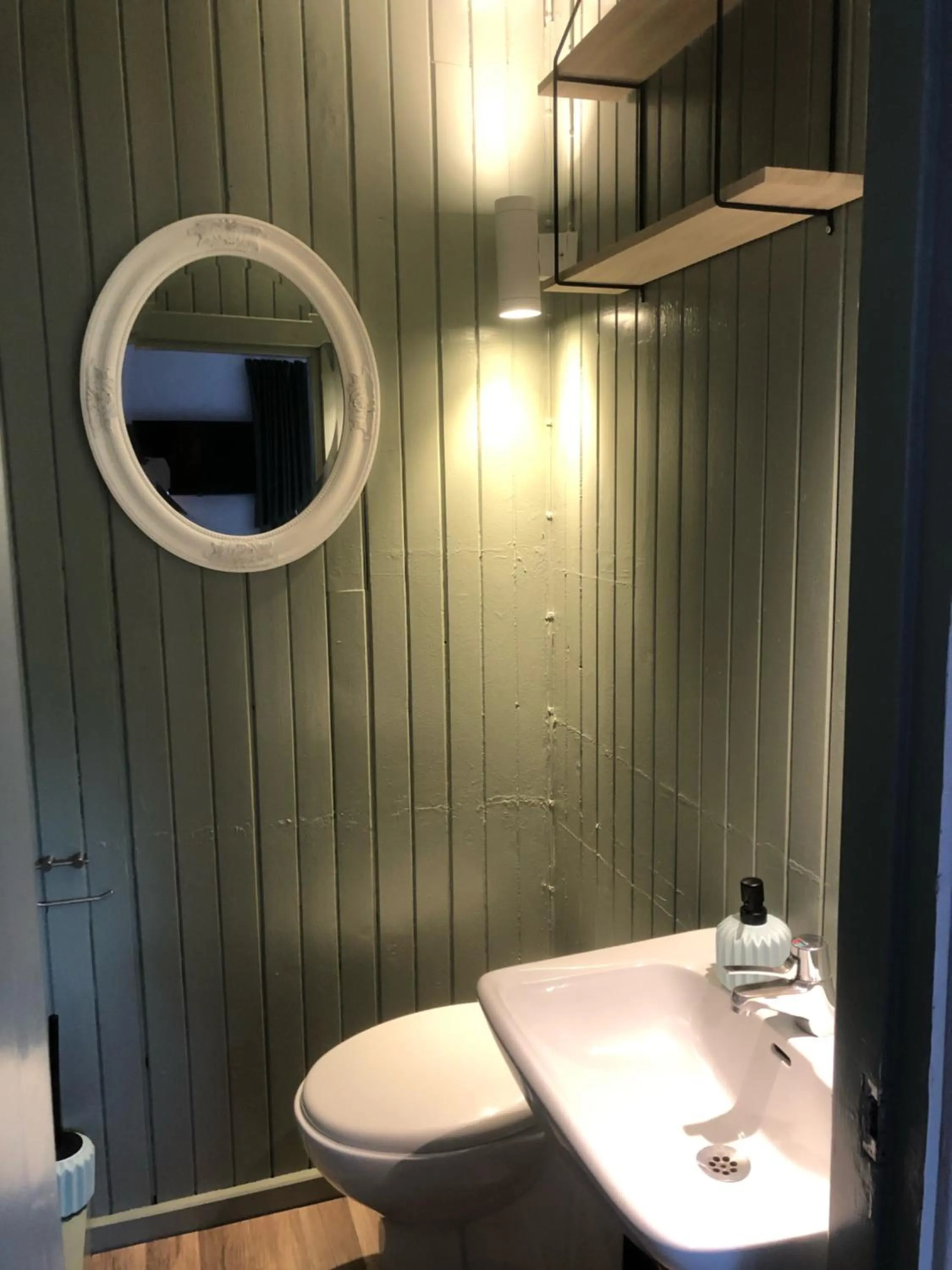 Toilet in Sjugare Gård Bed & Breakfast