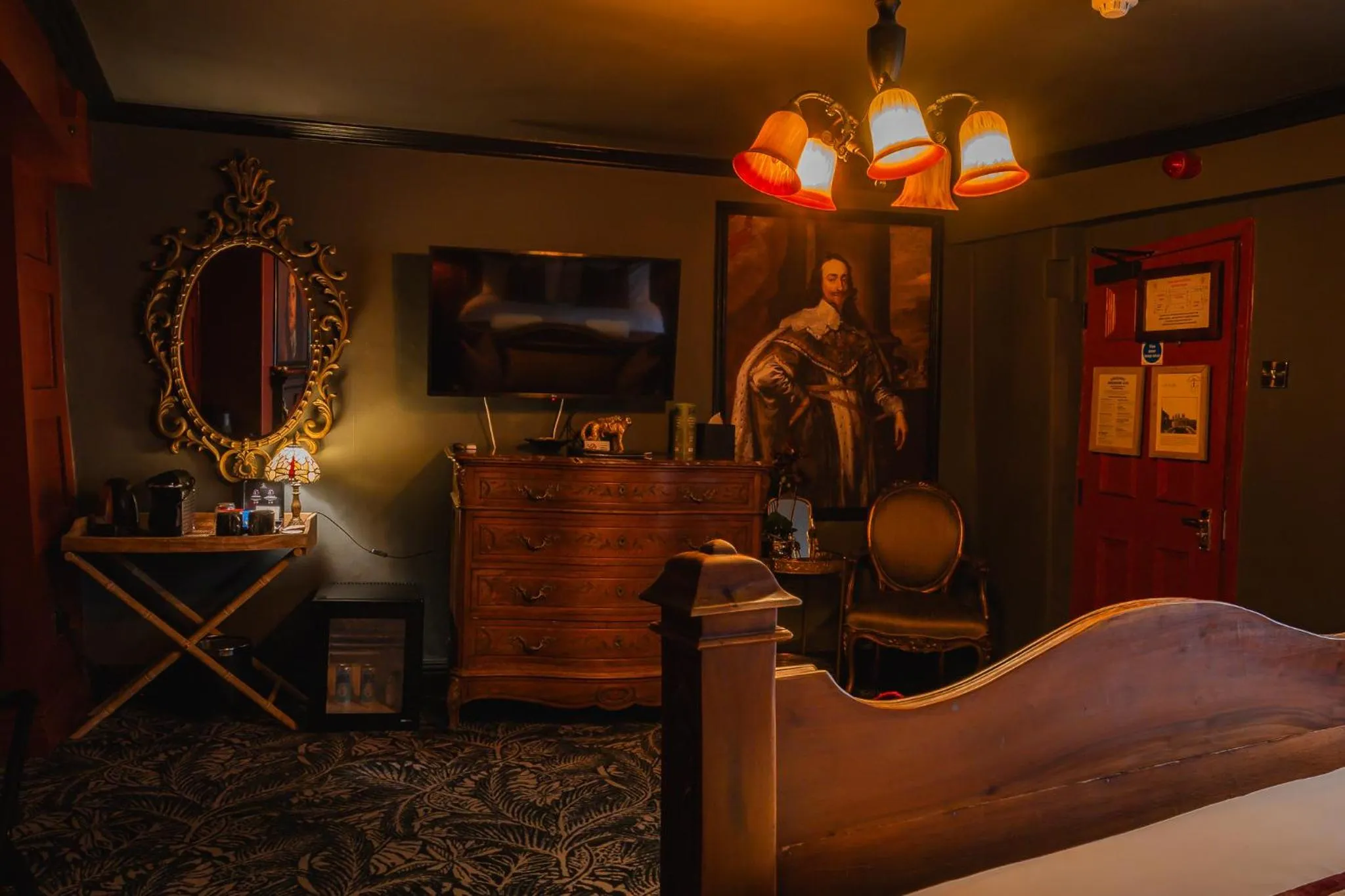 TV and multimedia in Golden Fleece York