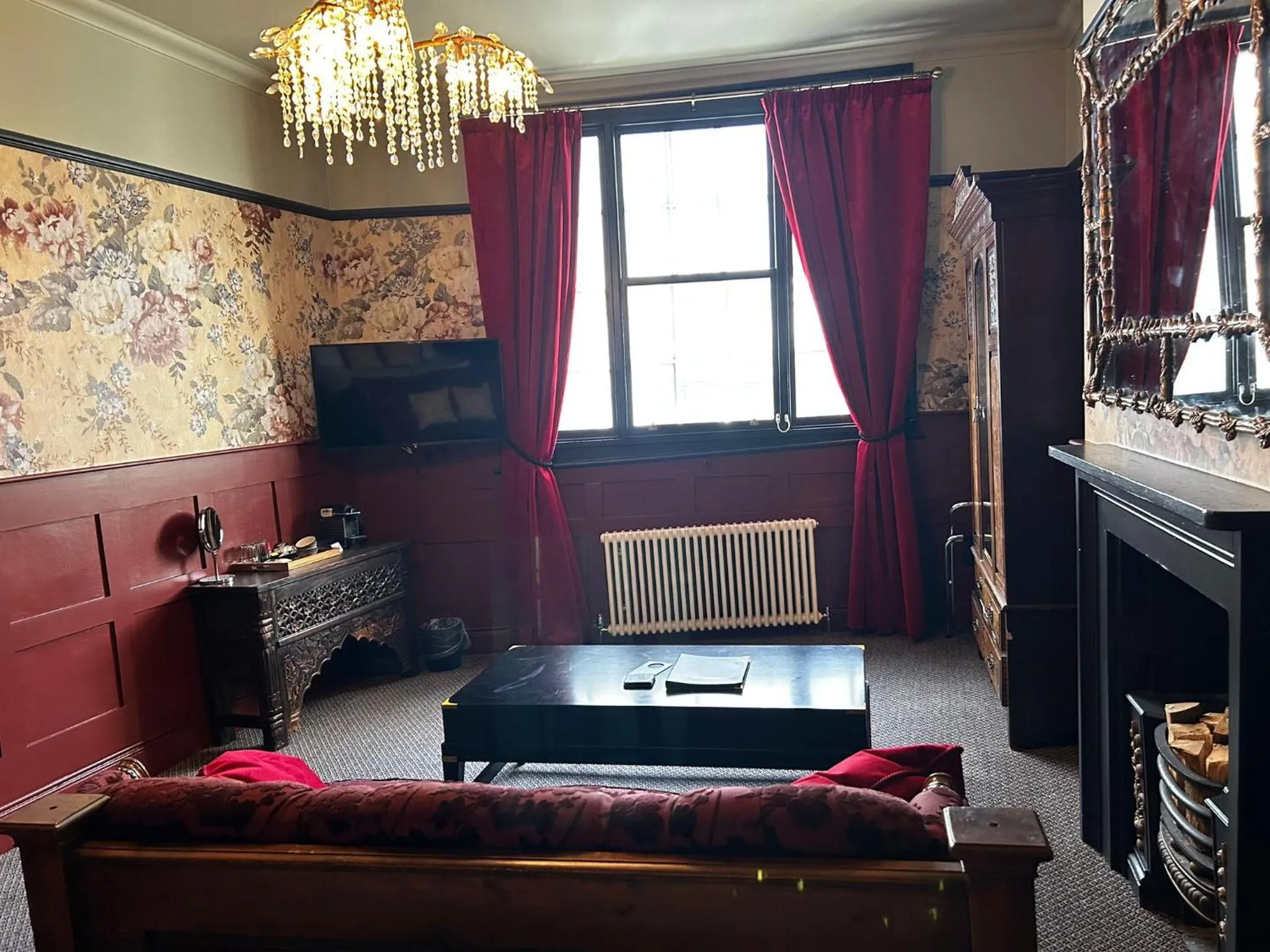 TV and multimedia in Golden Fleece York