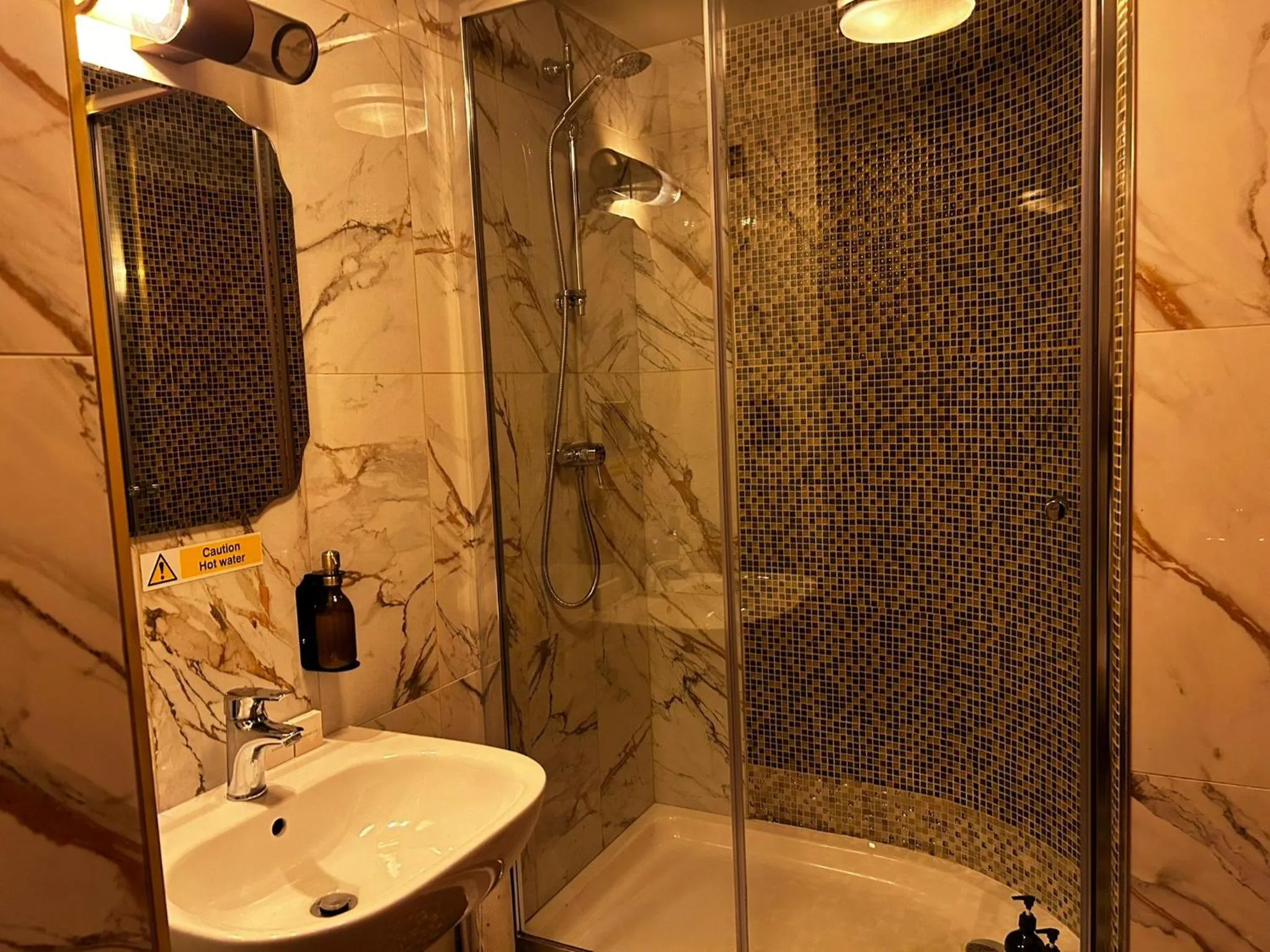 Shower in Golden Fleece York