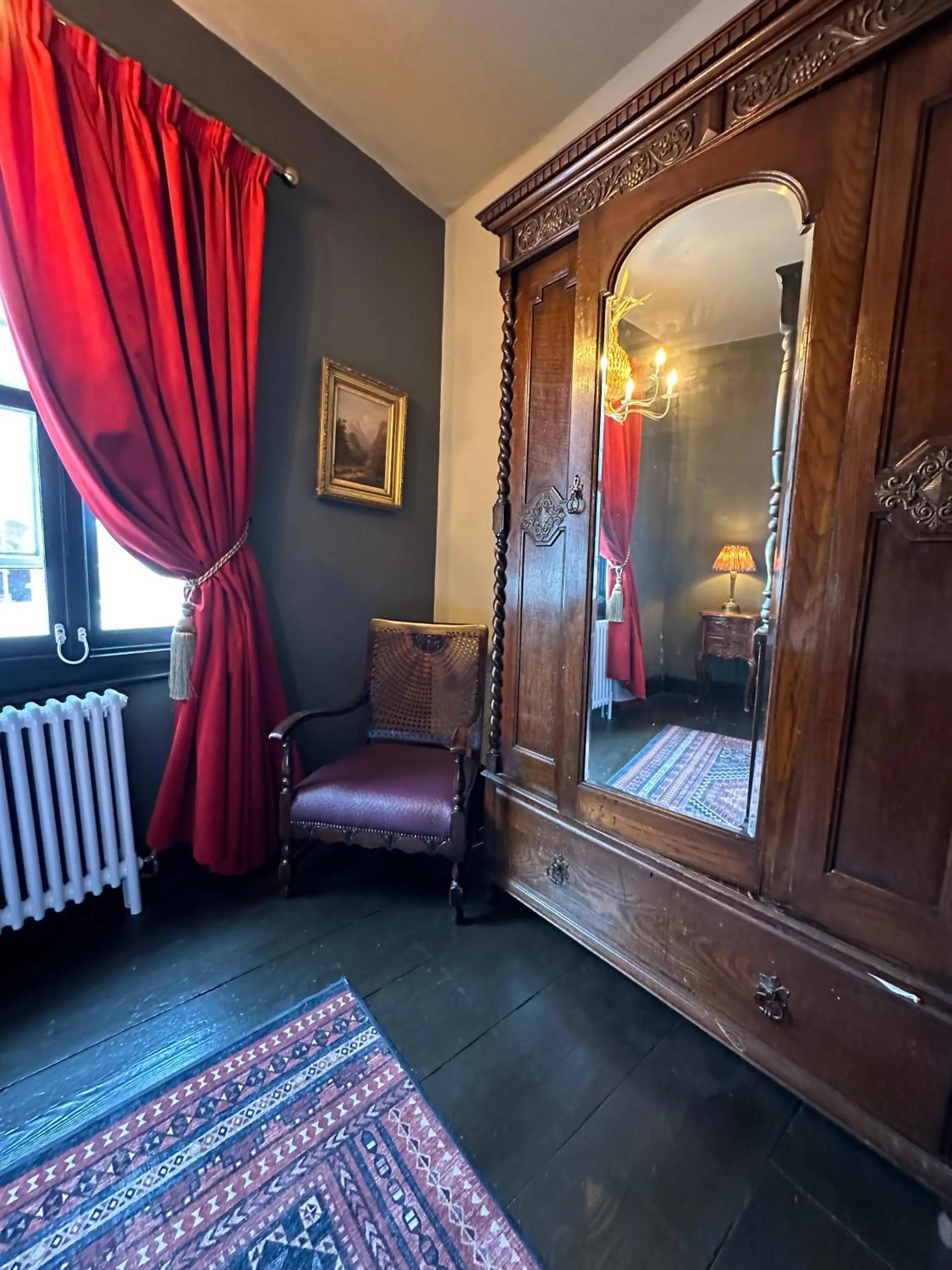 Bedroom, Bed in Golden Fleece York